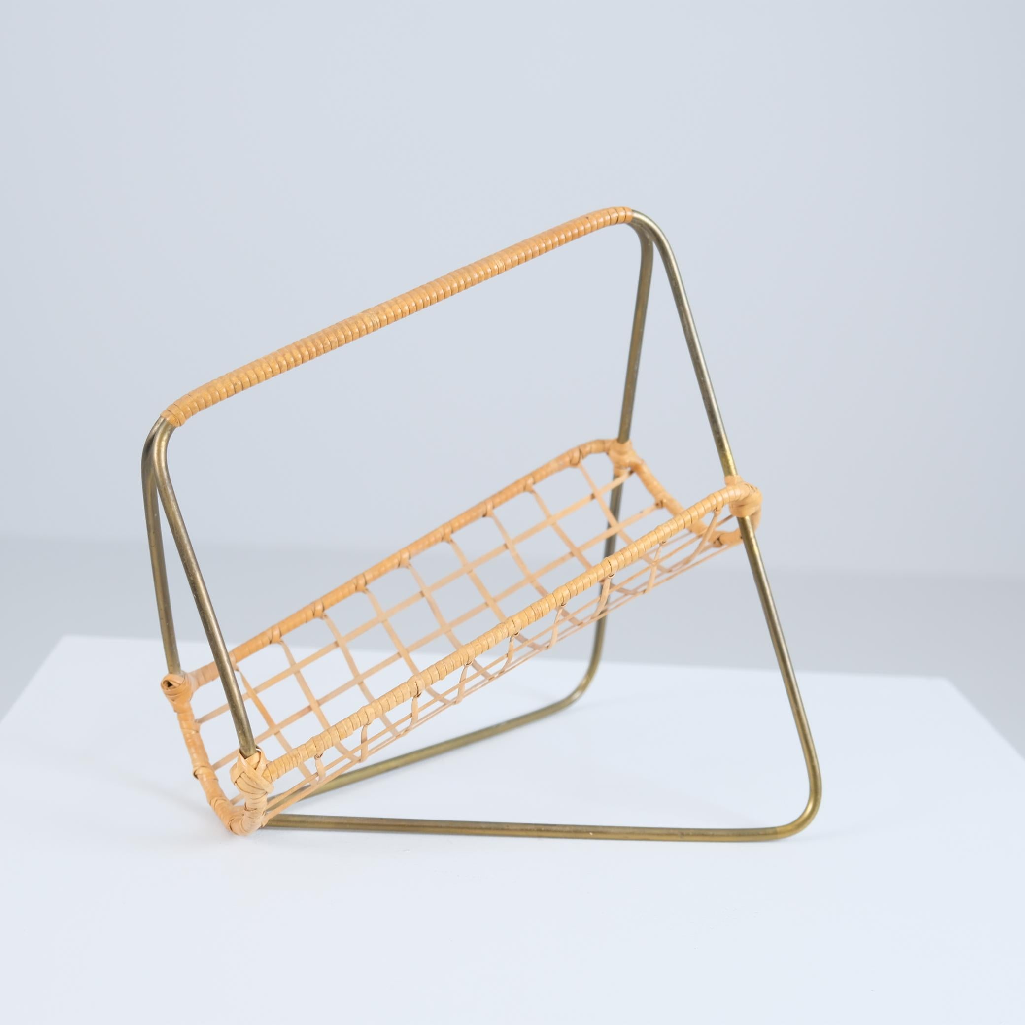 Eleganter skandinavischer Weinflaschenhalter aus der Mitte des Jahrhunderts aus Messing und Rattan, 1950er Jahre im Angebot 6