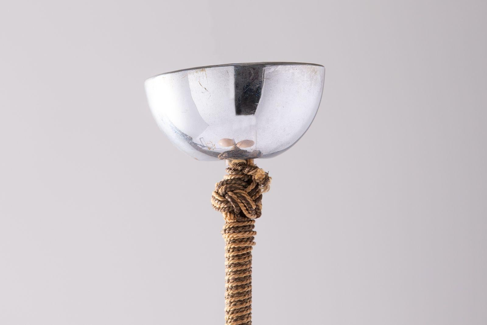 20ième siècle Élégante lampe suspendue scandinave des années 1960 en nickel poli avec cordon danois en vente