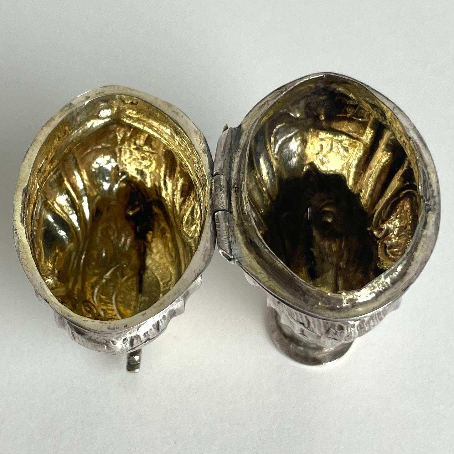 Elegance boîte à parfum en A Silver avec couronne dorée en Rococo datée de 1775 en vente 3
