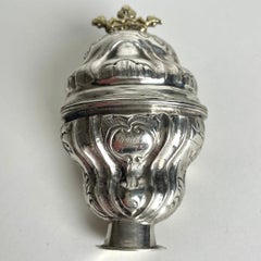 Elegant Scent box in Silver with gilt crown in Rococo dated 1775
