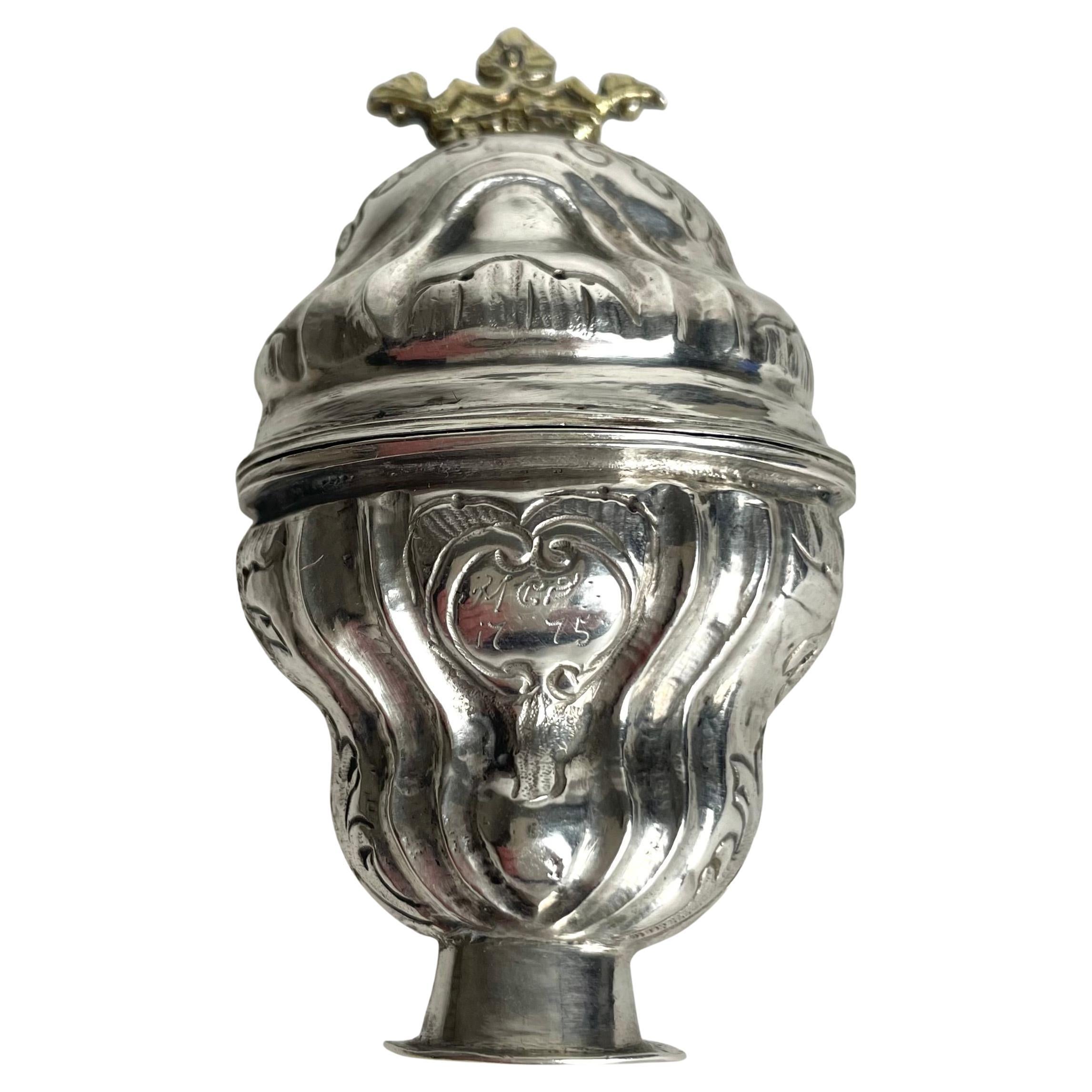 Elegant Scent box in Silver with gilt crown in Rococo dated 1775