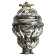 Elegant Scent box in Silver with gilt crown in Rococo dated 1775