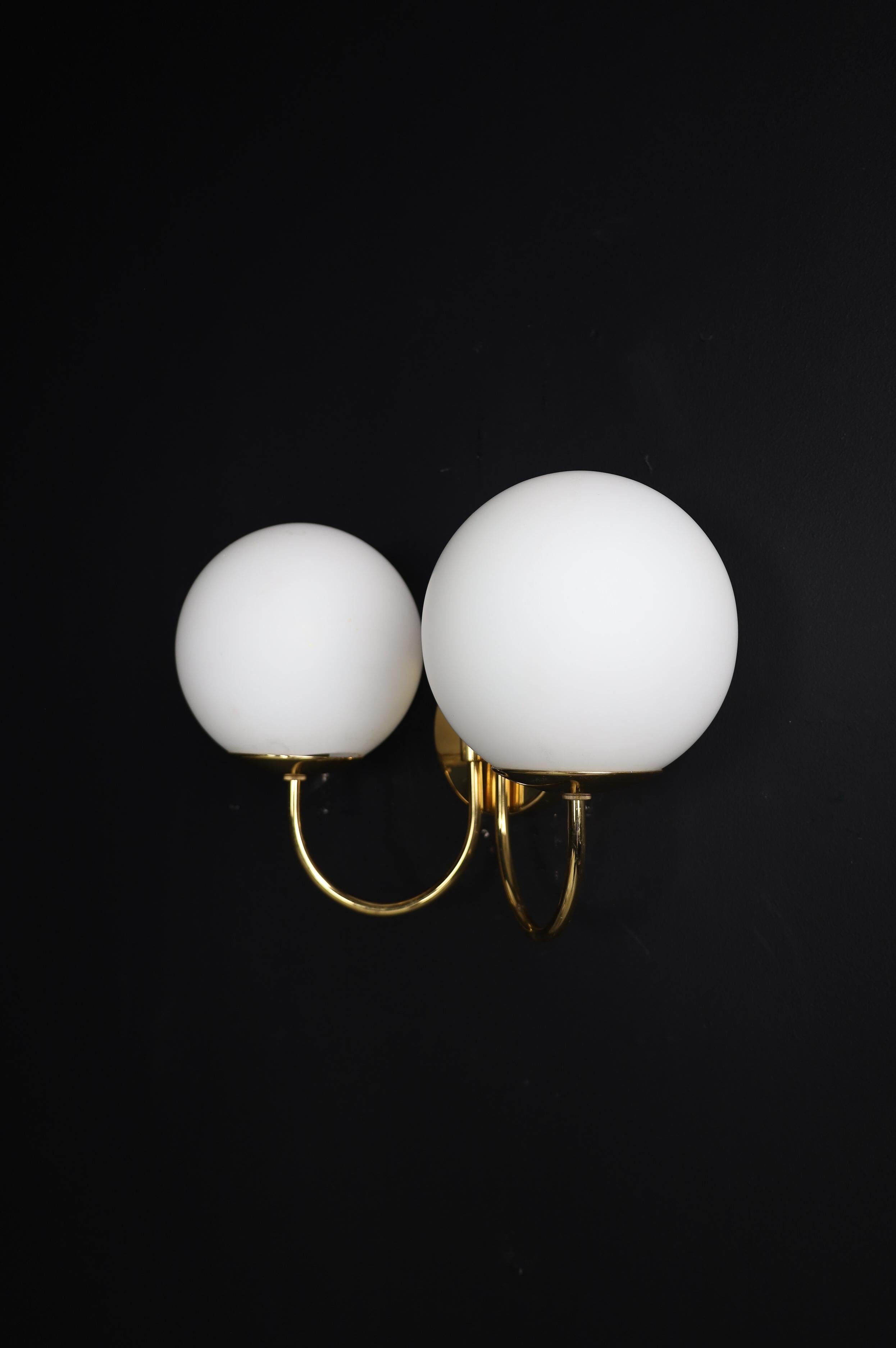 Mid-Century Modern Elegant Sconces with Brass Fixtures and Opaline Glass Globes, Italy, 1960s For Sale