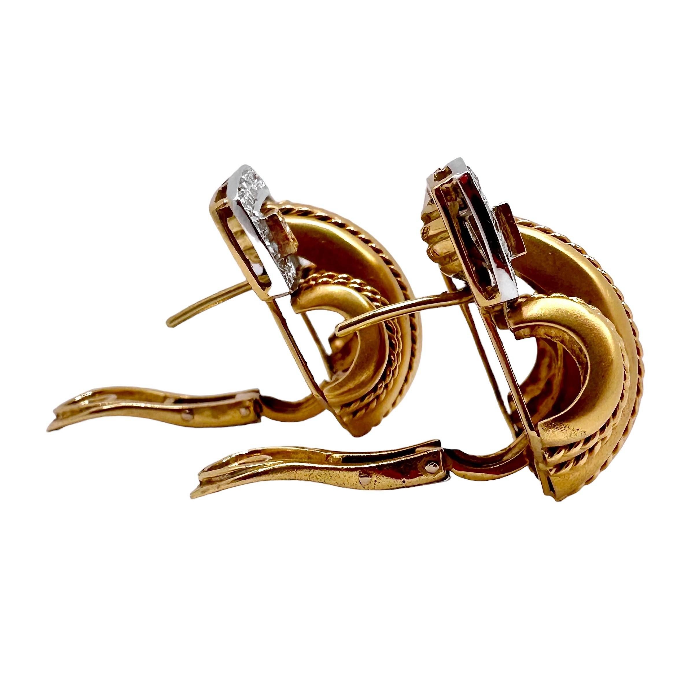 Brilliant Cut Elegant Scroll Top 18k Gold Earrings with Hand Twisted Wire Rope Details For Sale