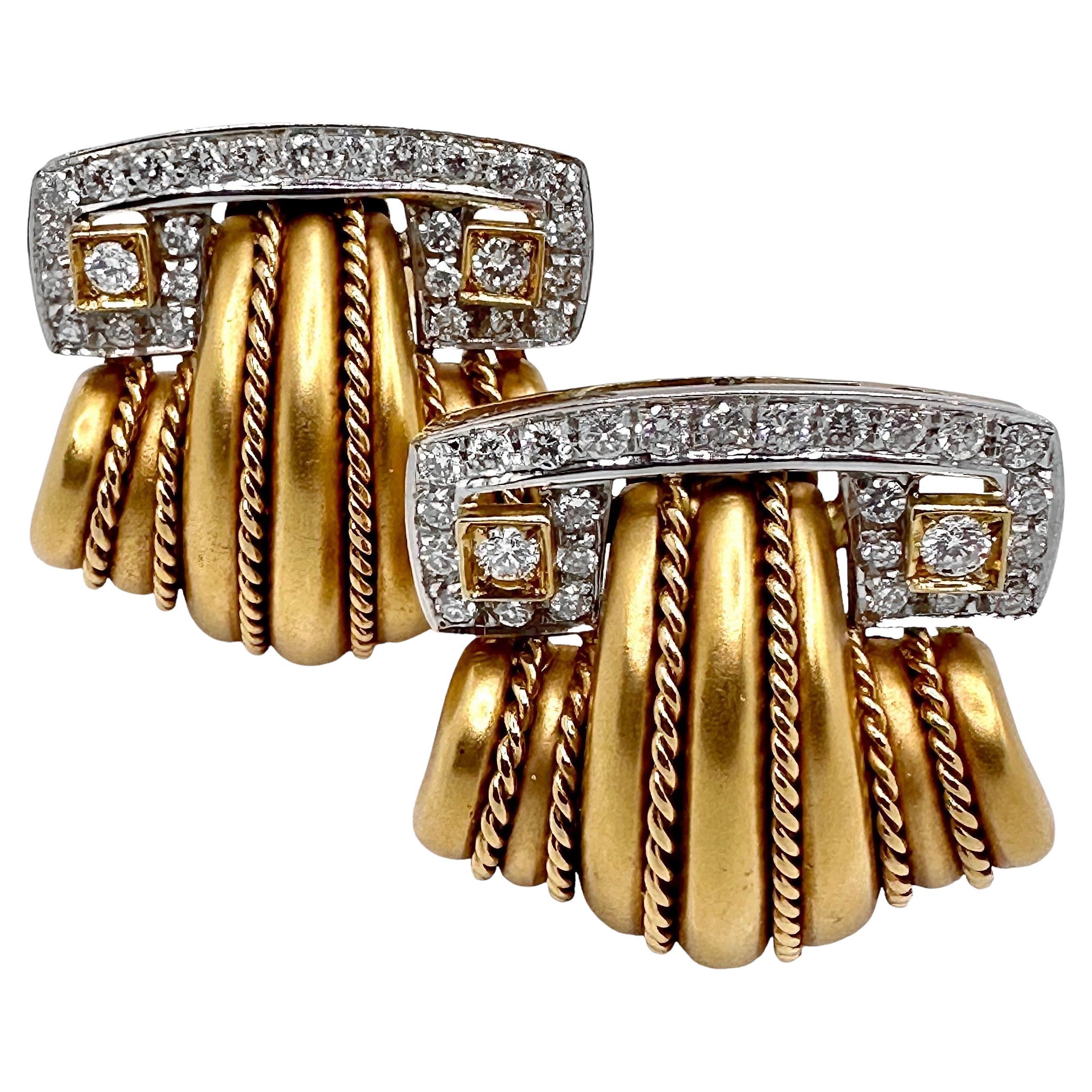 Elegante Schnörkelohrringe aus 18 Karat Gold mit handgedrehten Drahtseildetails im Angebot