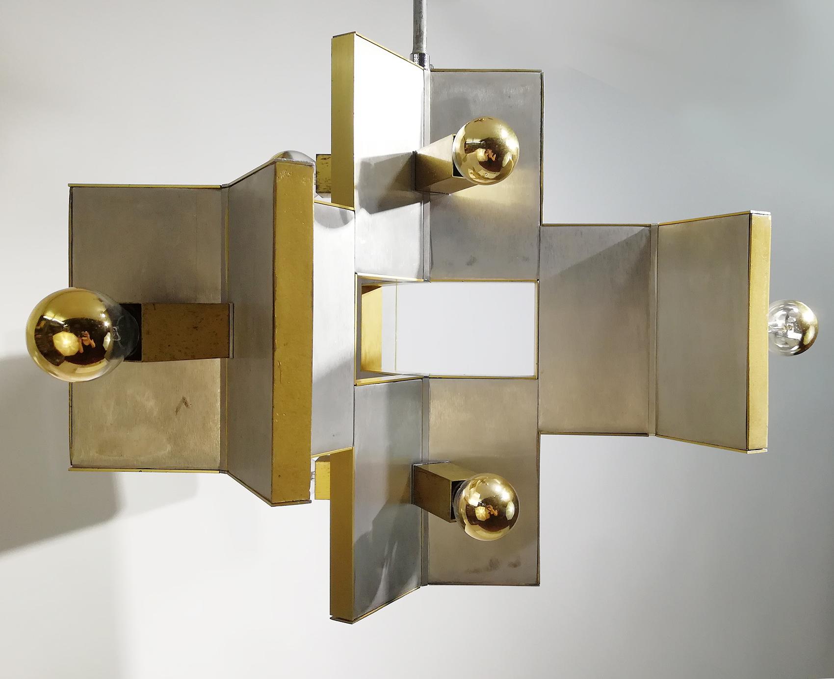 Geometric Gaetano Sciolari brass and mirrored metal chandelier featuring nine sockets each for 60 watts for a total of 540 watts.
Delivered and wired for American or European use.
Gaetano Sciolari was an Italian designer known for his Mid-Century