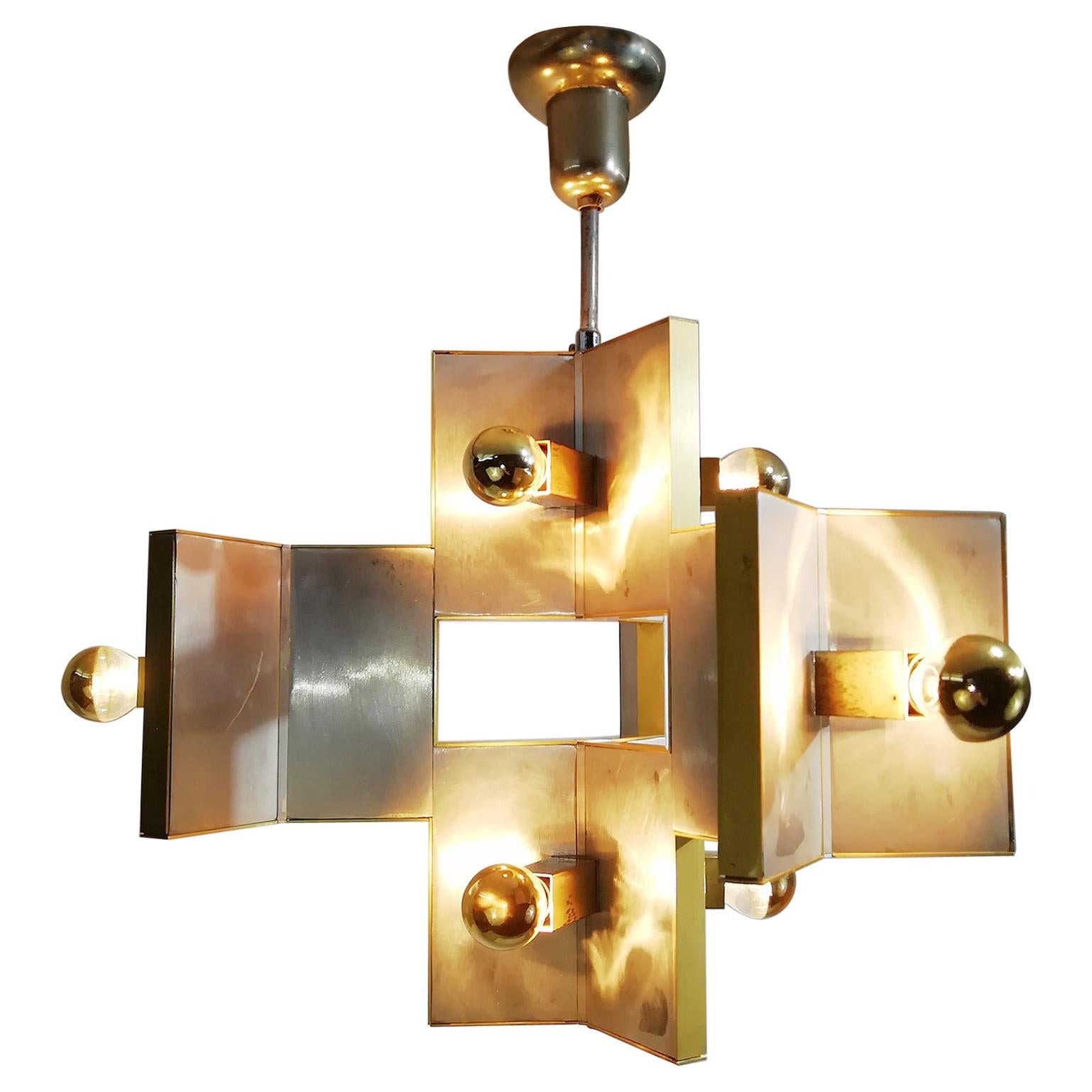 Elegante lampadario scultoreo in ottone e metallo specchiato di Sciolari, anni '70 in vendita