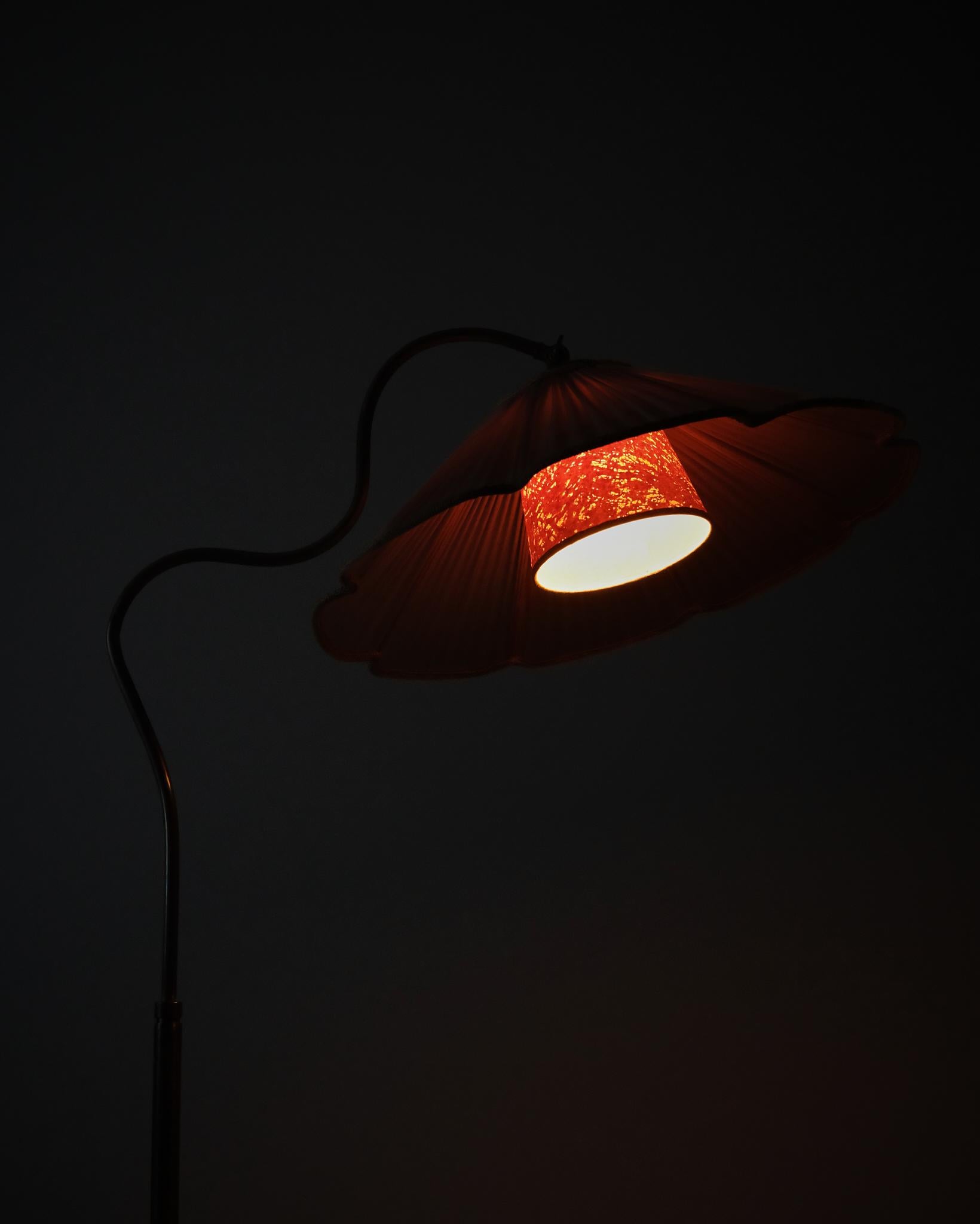 Elegante lampada da terra scultorea di designer sconosciuto, Svezia, circa anni '50 in vendita 3