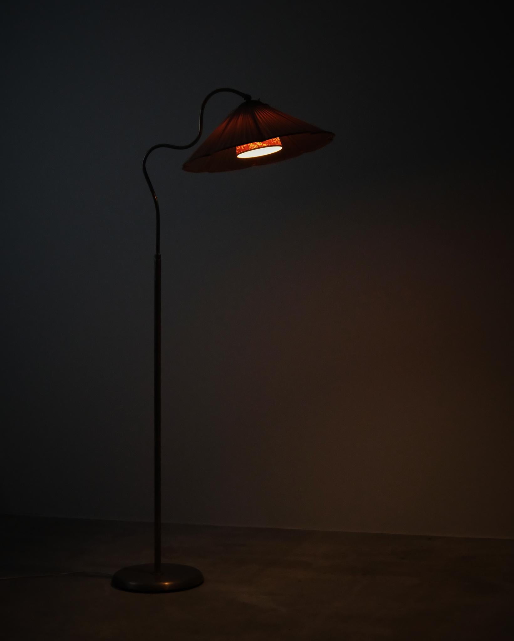 Elegante lampada da terra scultorea di designer sconosciuto, Svezia, circa anni '50 in vendita 2