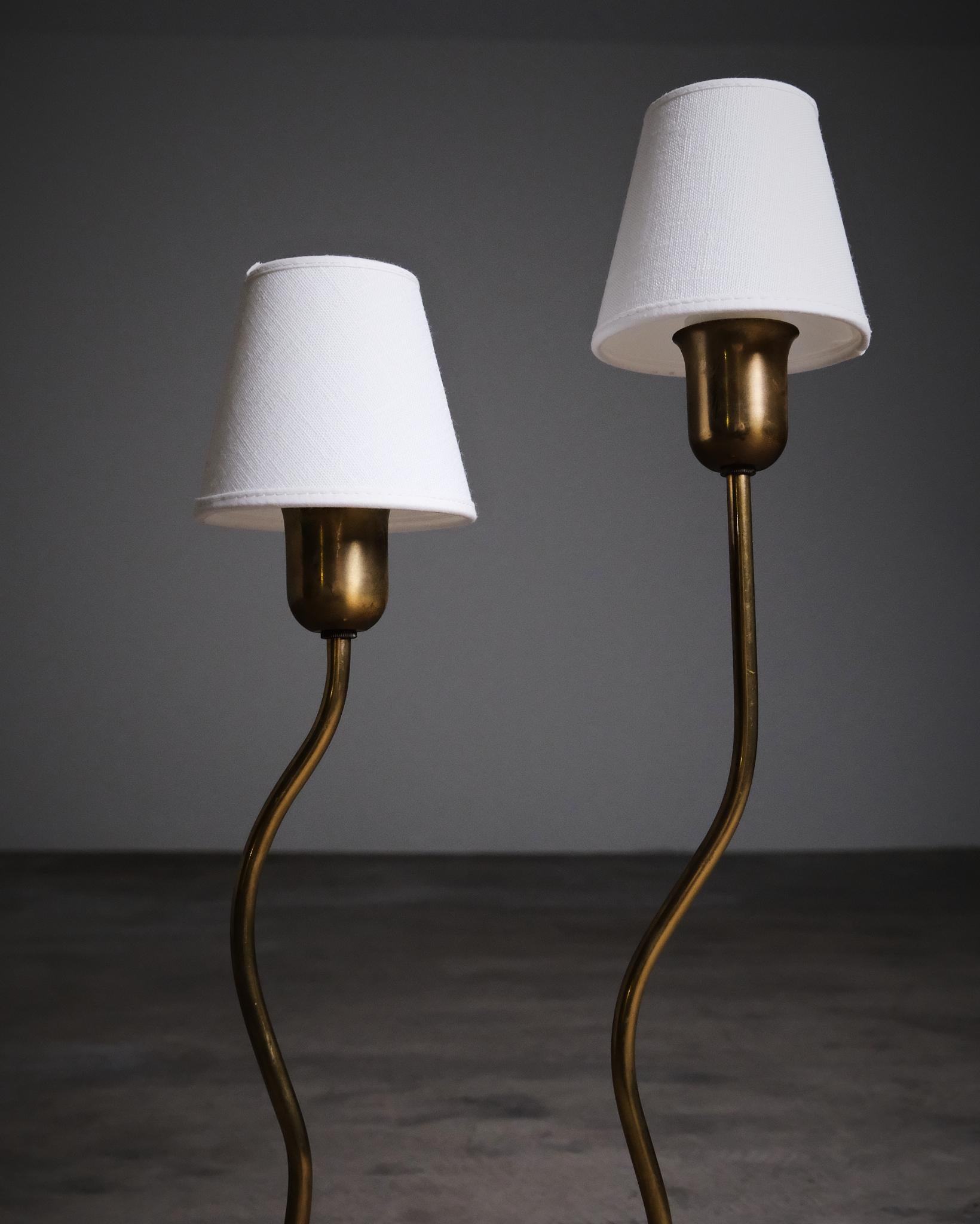Swedish Elegant sculptural table lamp by unknown designer, Sweden, early 20th century For Sale