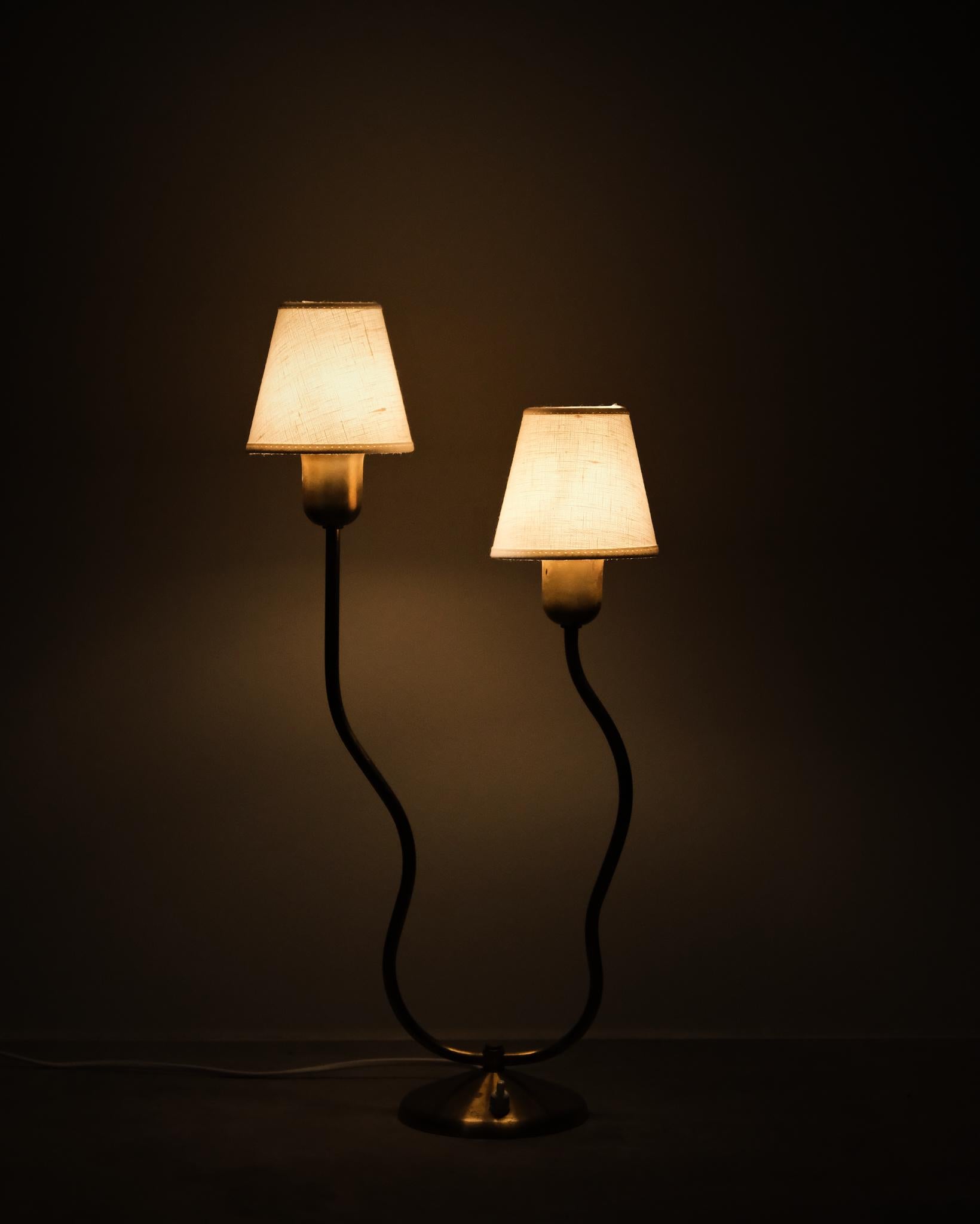 Elegant sculptural table lamp by unknown designer, Sweden, early 20th century In Good Condition For Sale In Eskilstuna, SE