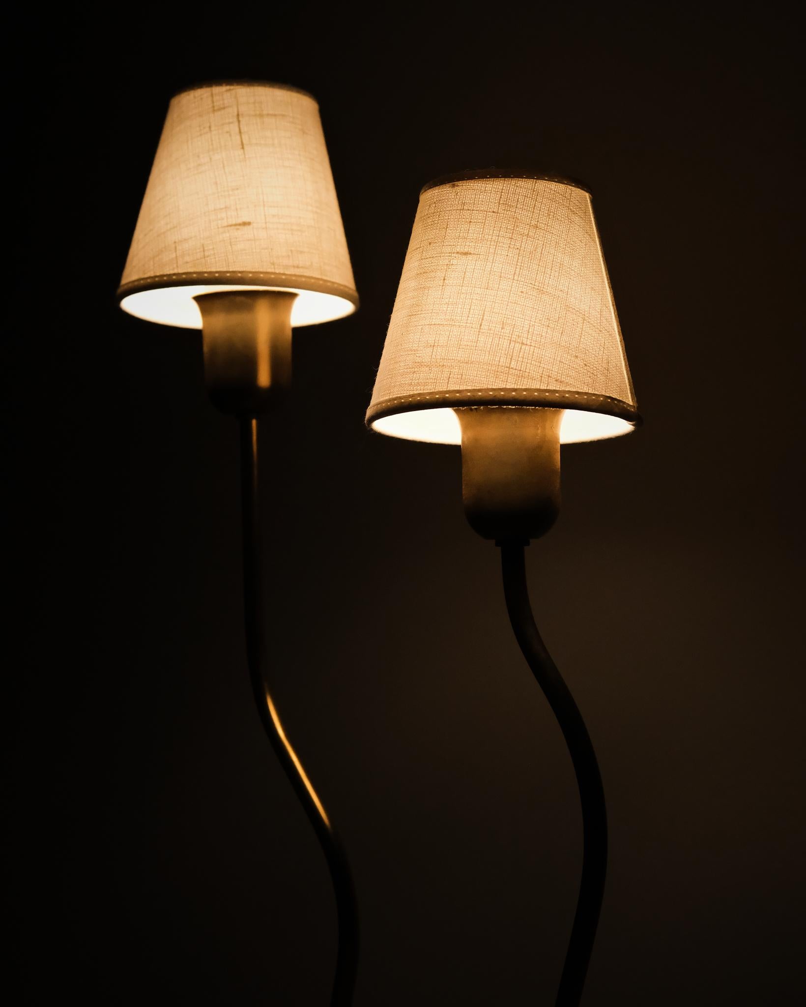 20th Century Elegant sculptural table lamp by unknown designer, Sweden, early 20th century For Sale