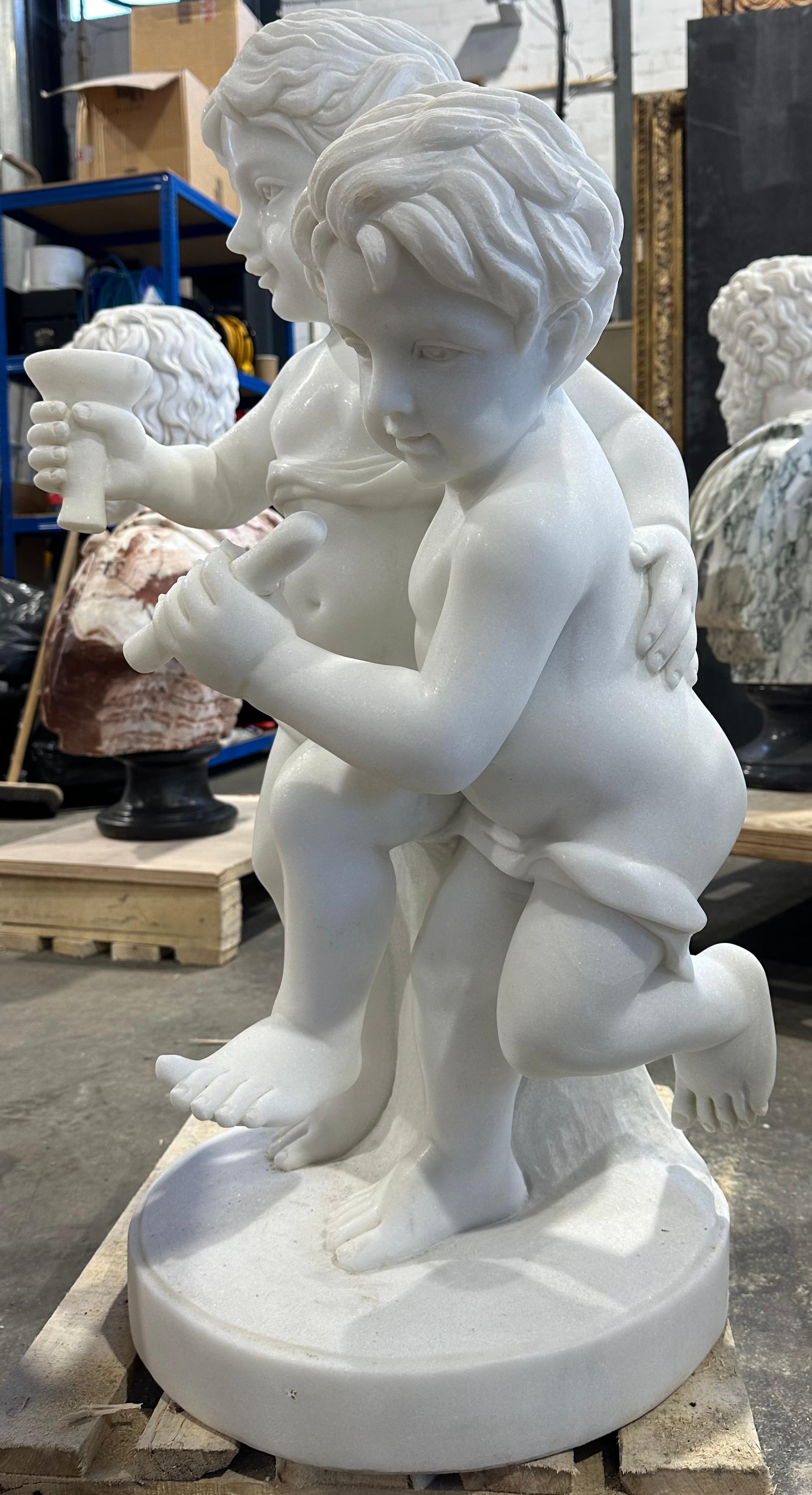 Elegant Sculpture Of Two Putti In White Marble In Good Condition For Sale In Southall, GB