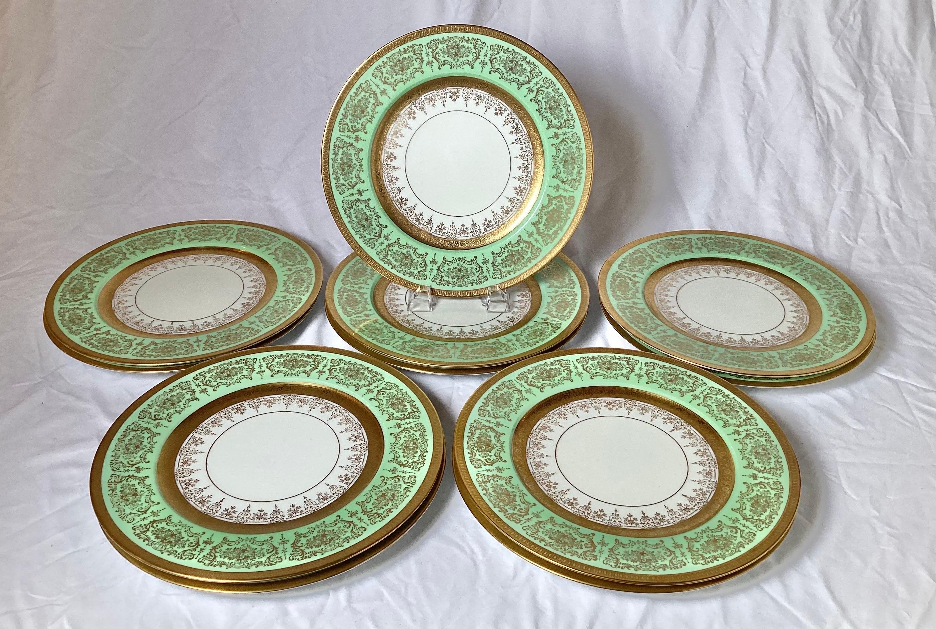 An elegant set of 11 Edgerton lacy gilt service plates with an apple green border. A thick gold band border with an inner gold band with a lacy overlay with an apple green background. 11 inches in Diameter, these will make a beautiful table setting