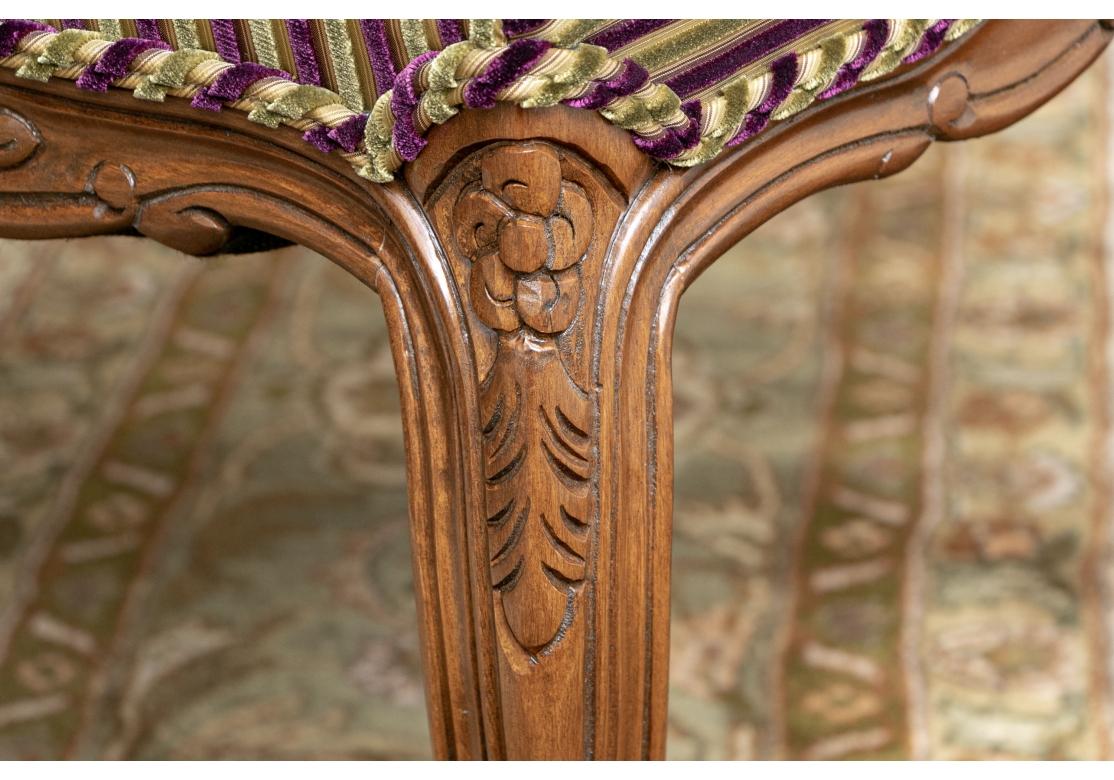 Eleganter Satz von 12 französischen gepolsterten Esszimmerstühlen im Louis-XV-Stil im Angebot 4