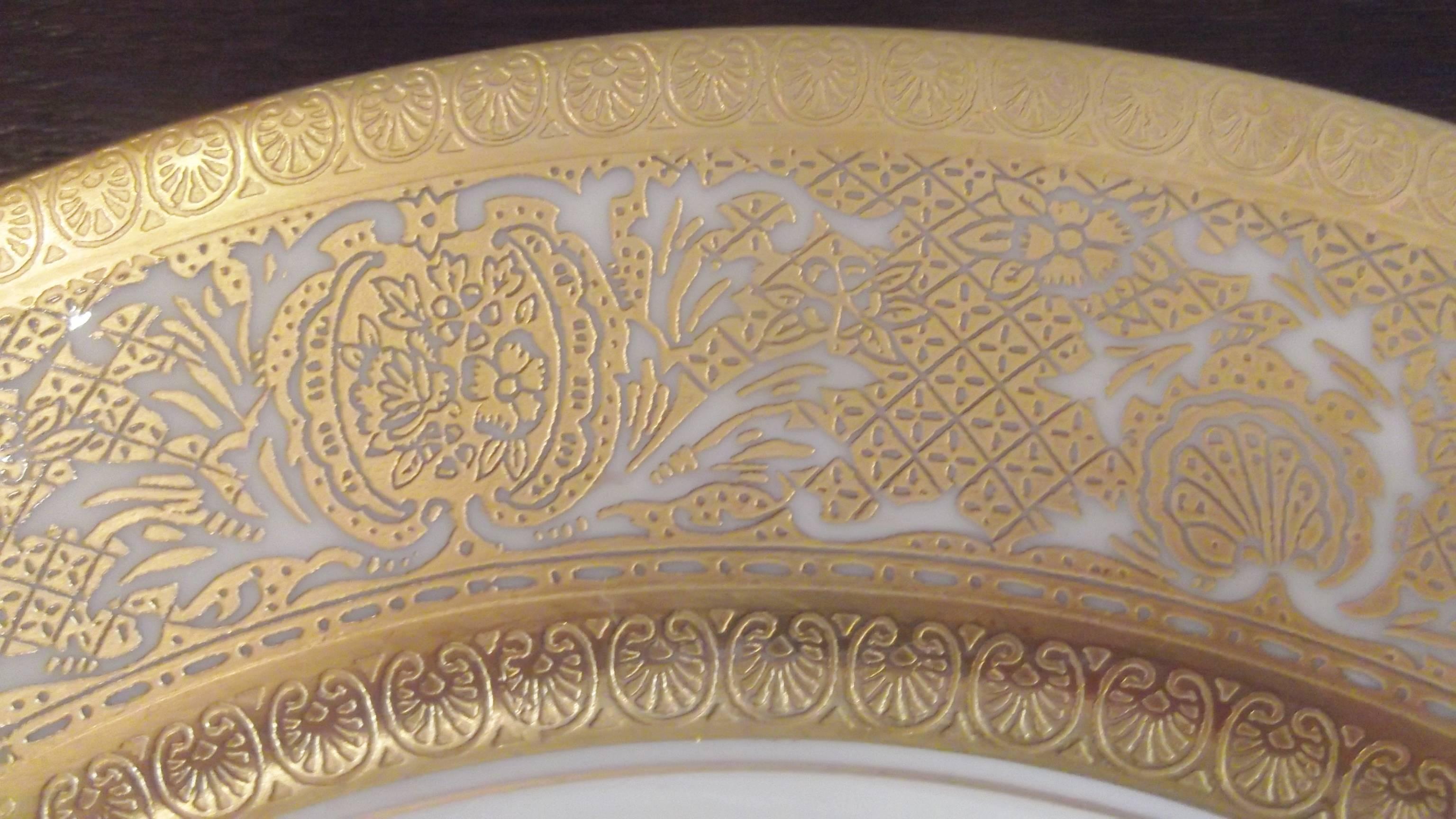 Gilt Elegant Set of 12 Gold Encrusted Floral Service Cabinet Plates