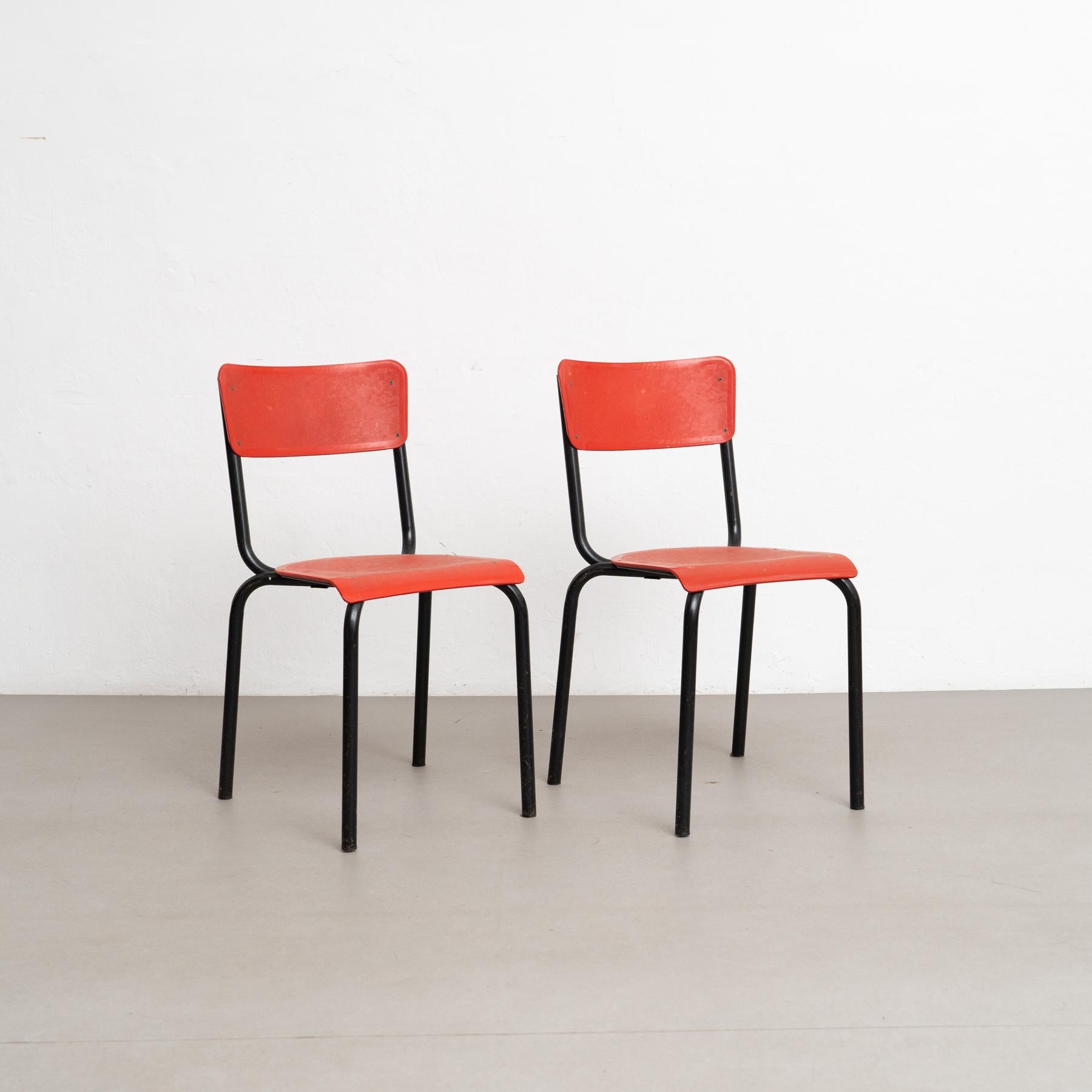 Elegance Set of 2 Chairs by Pierre Guariche - 1950s Vintage Design

Découvrez l'attrait intemporel de cet ensemble exclusif de deux chaises conçu par le célèbre designer français Pierre Guariche, fabriqué en Belgique pour Meurop dans les années