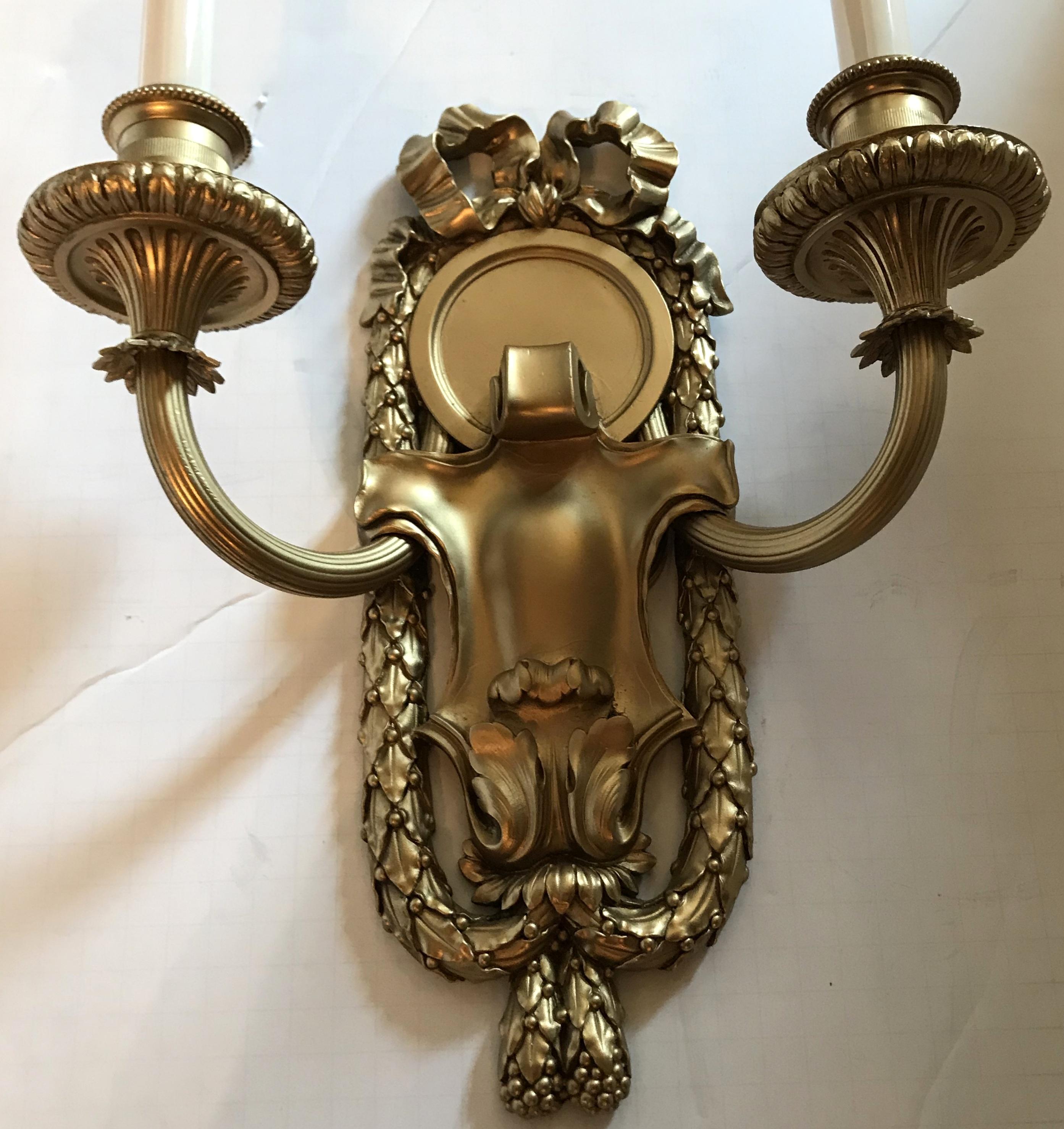 Elegant Set of 5 E.F. Caldwell Gilt Bronze Two-Arm Neoclassical Bow-Top Sconces In Good Condition In Roslyn, NY