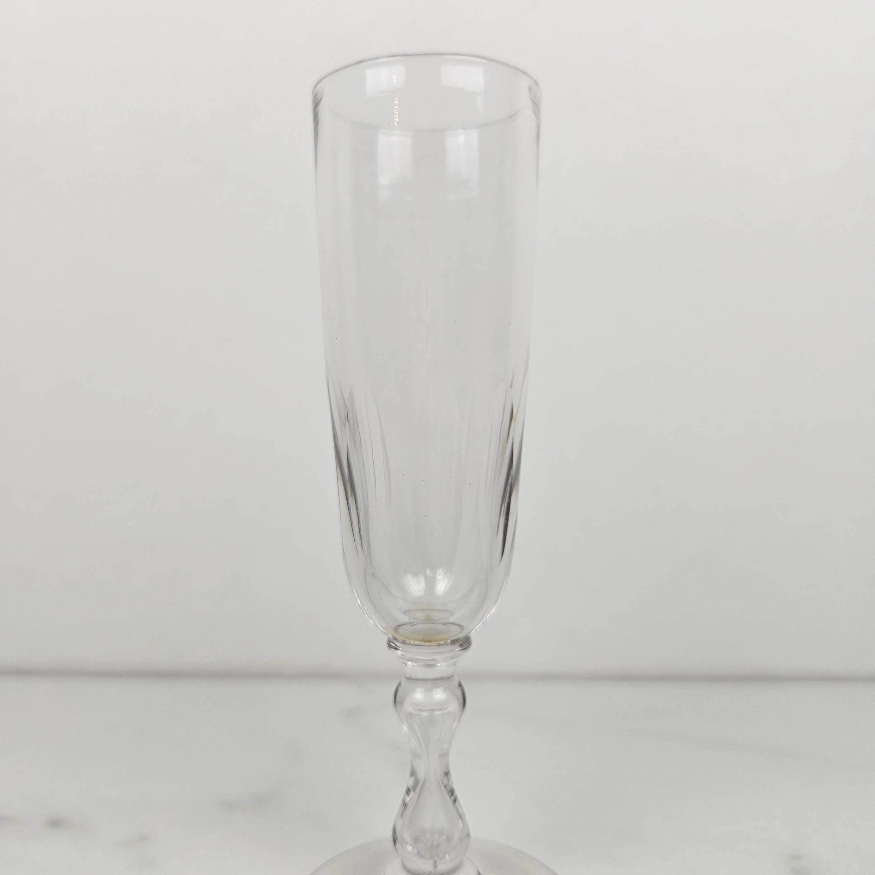 Early 20th Century Elegant Set of 8 Antique French Hand-Blown Champagne Flutes, 1900 For Sale