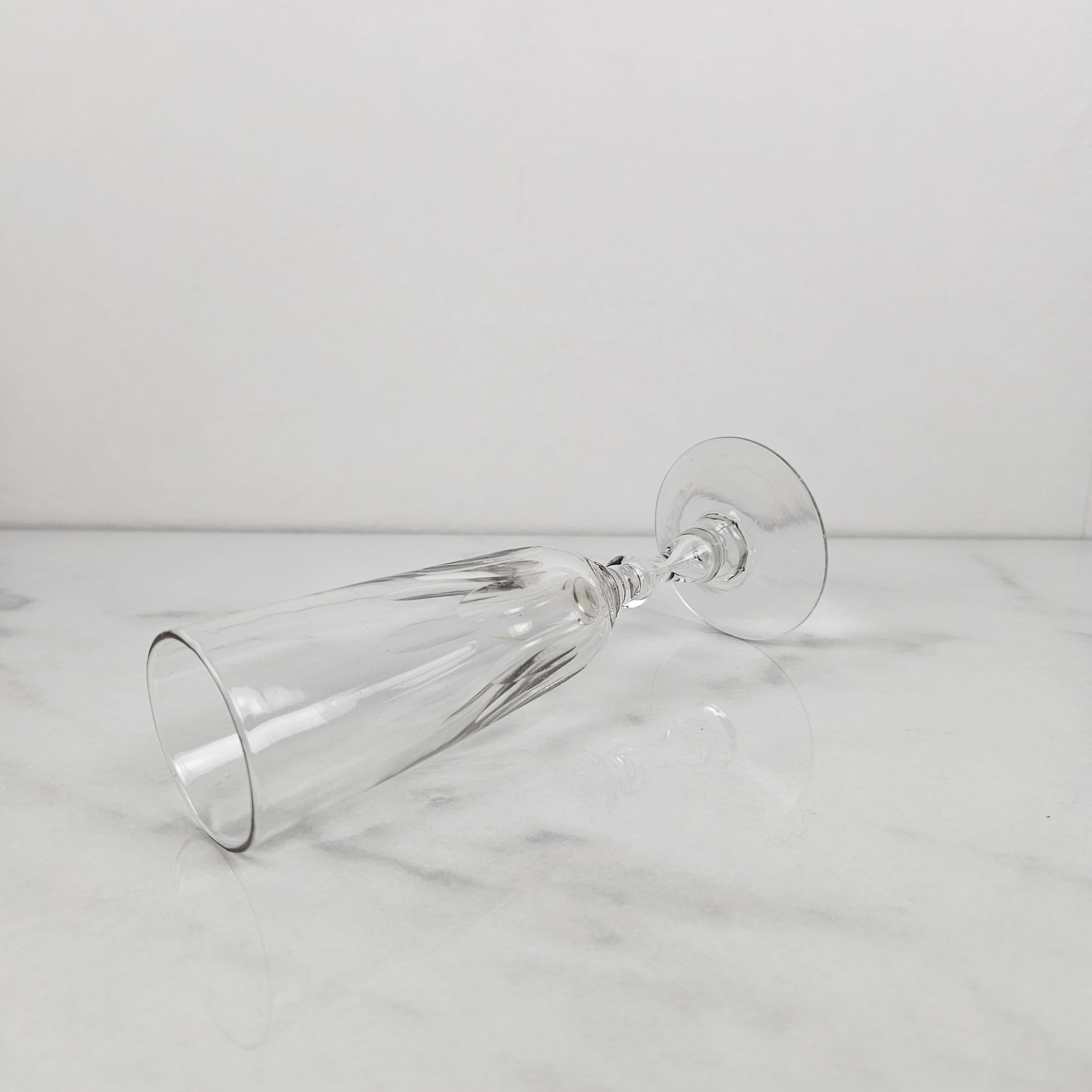 Elegant Set of 8 Antique French Hand-Blown Champagne Flutes, 1900 For Sale 1