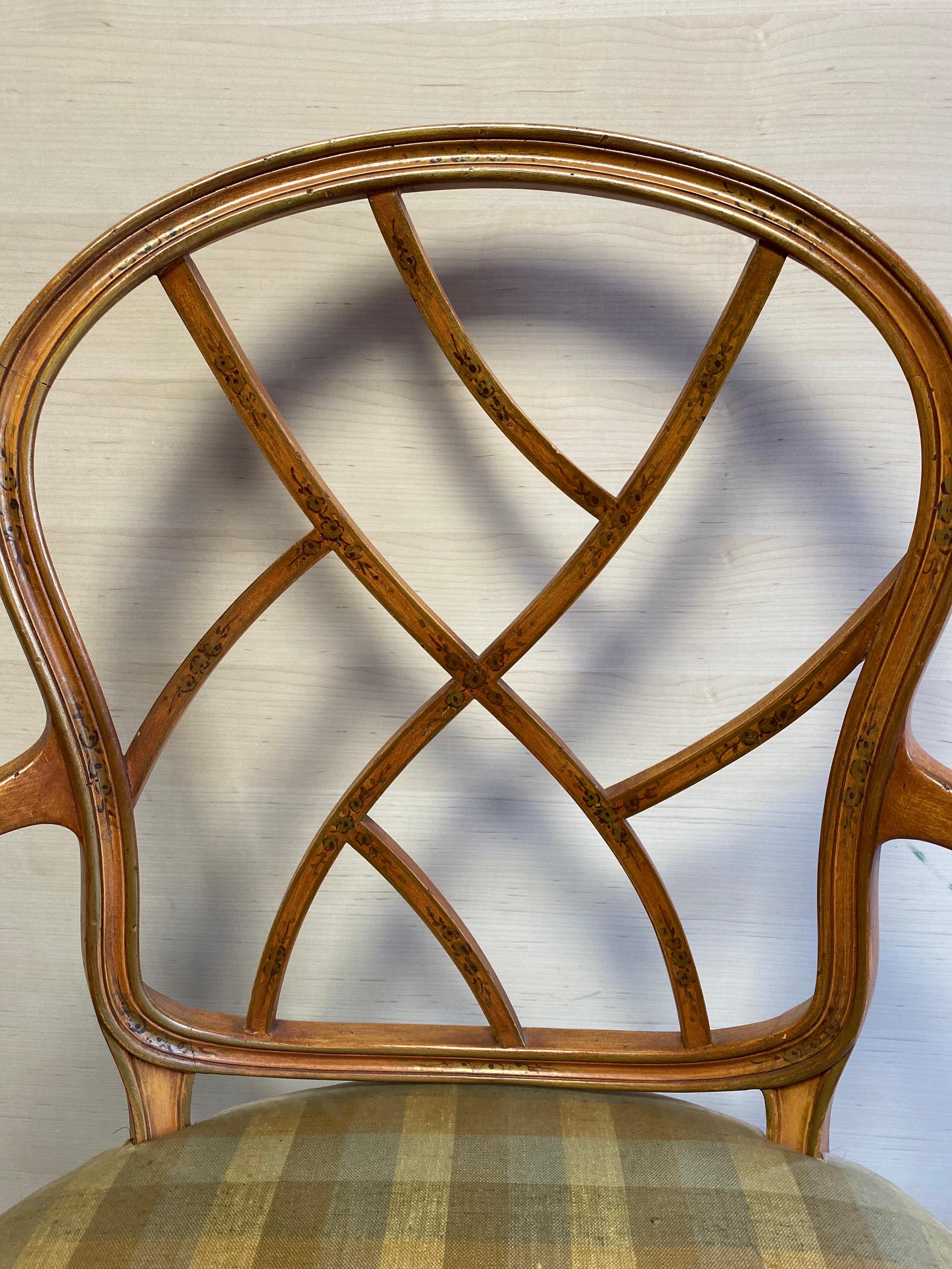 Elegante set di 8 sedie da pranzo francesi in stile country con stencil a mano in vendita 4