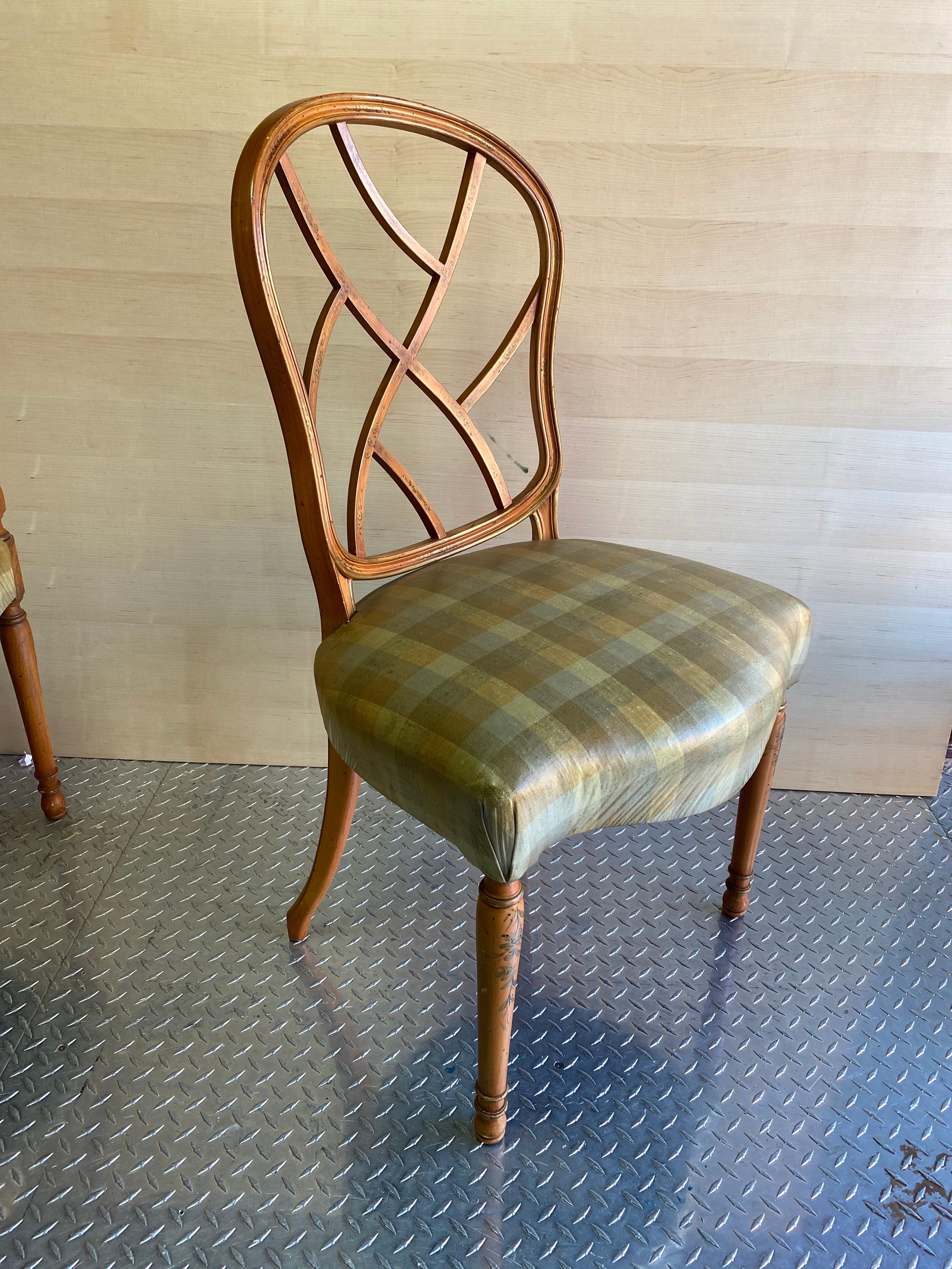 Elegant Set of 8 French Hand Stenciled Country Style Dining Chairs In Good Condition For Sale In Bronx, NY