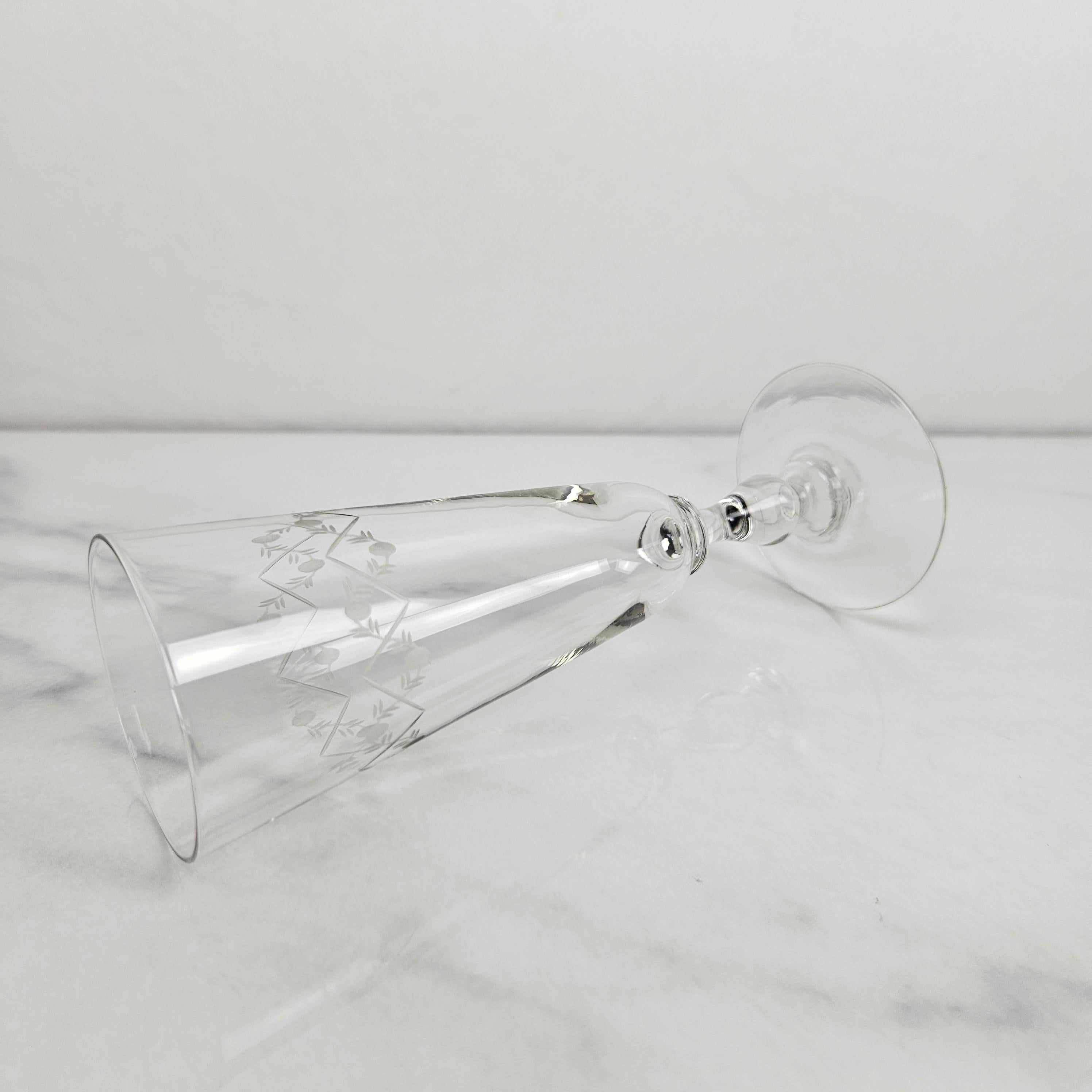 Cristal Elegant ensemble de 9 flûtes à champagne en cristal soufflé à la main Antique French en vente