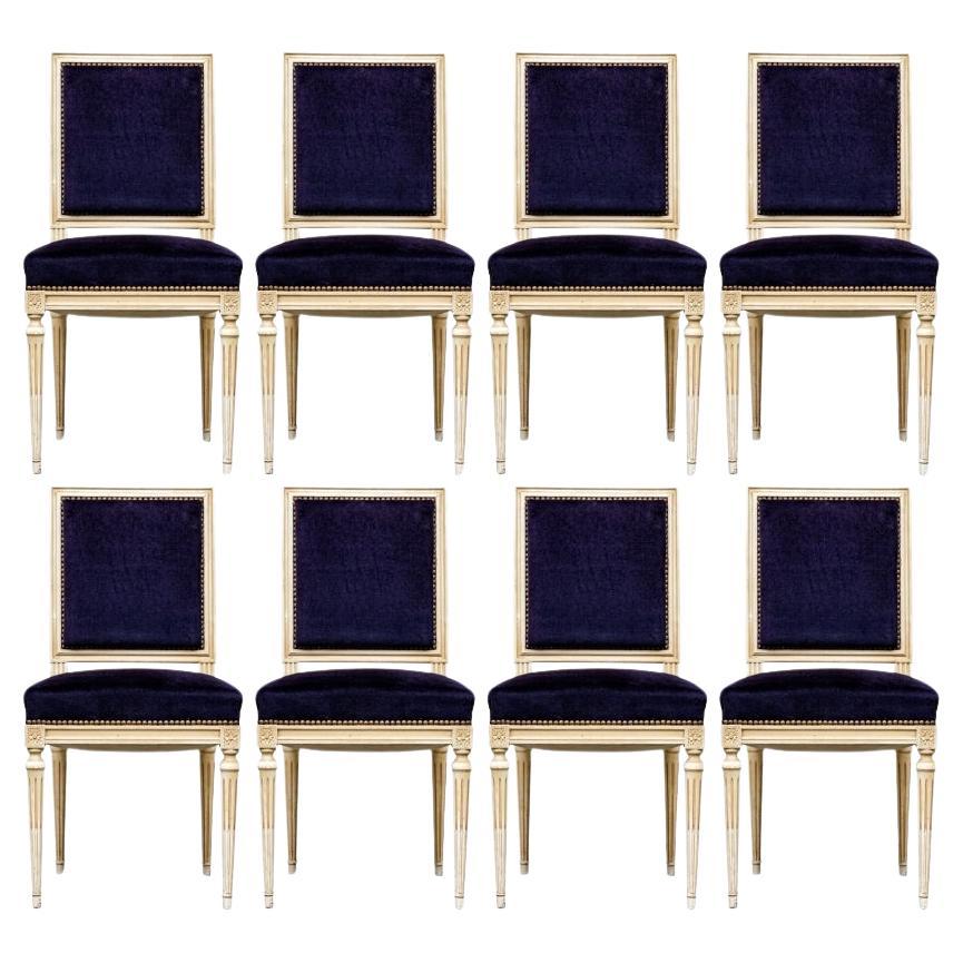 Eleganter Satz von acht Esszimmerstühlen im Louis-XV-Stil