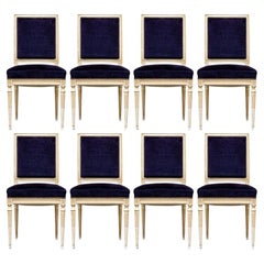 Eleganter Satz von acht Esszimmerstühlen im Louis-XV-Stil