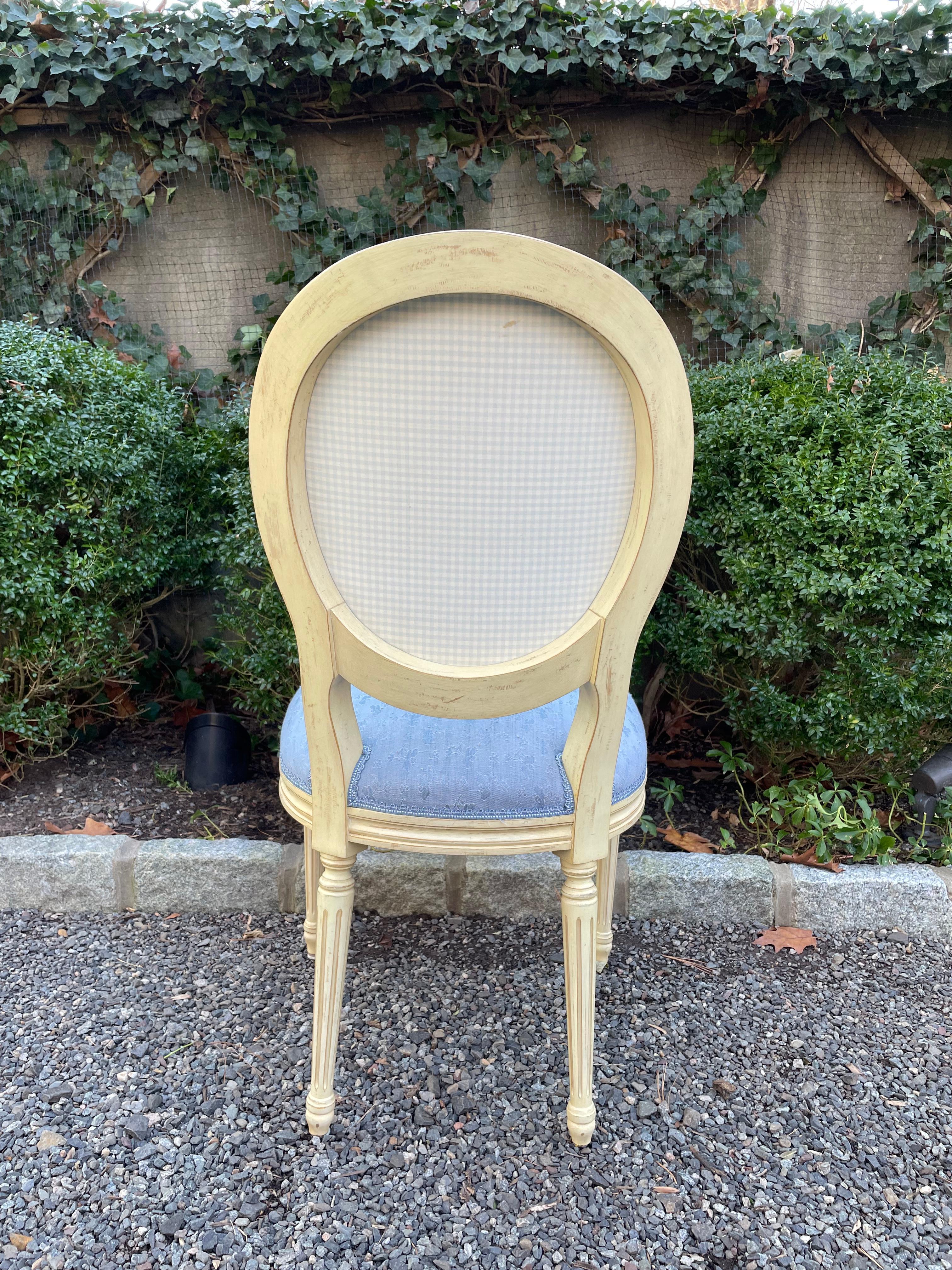 Elegant Set of Eight Louis XVI Style Painted Dining Chairs In Good Condition In Hopewell, NJ
