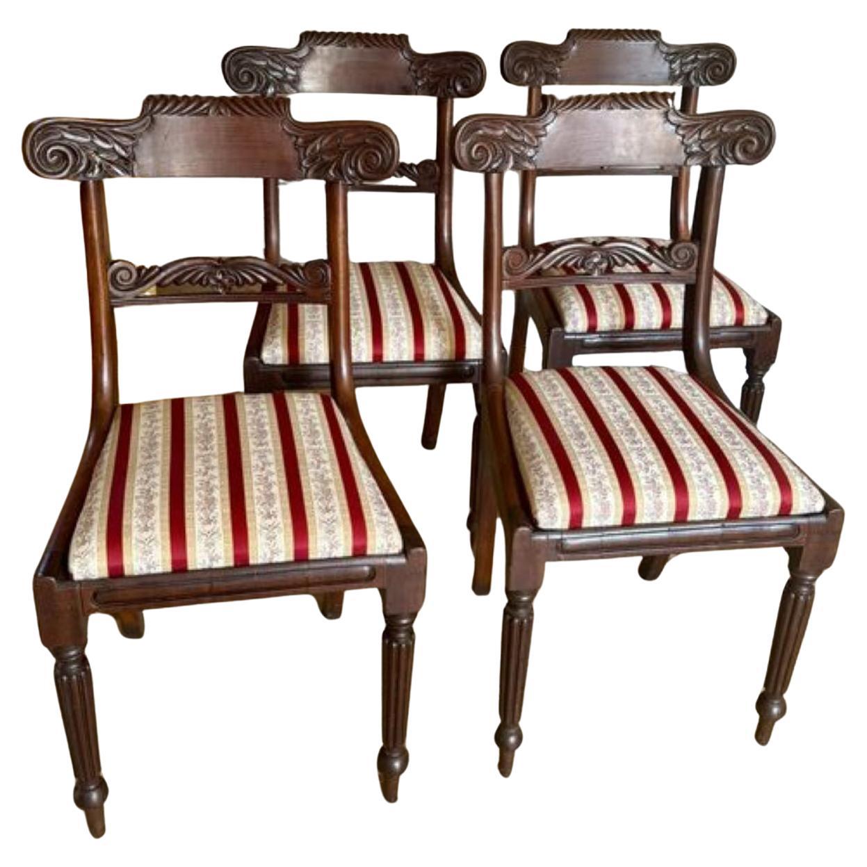 Eleganter Satz von vier antiken Mahagoni-Esszimmerstühlen in Regency- Qualität im Angebot