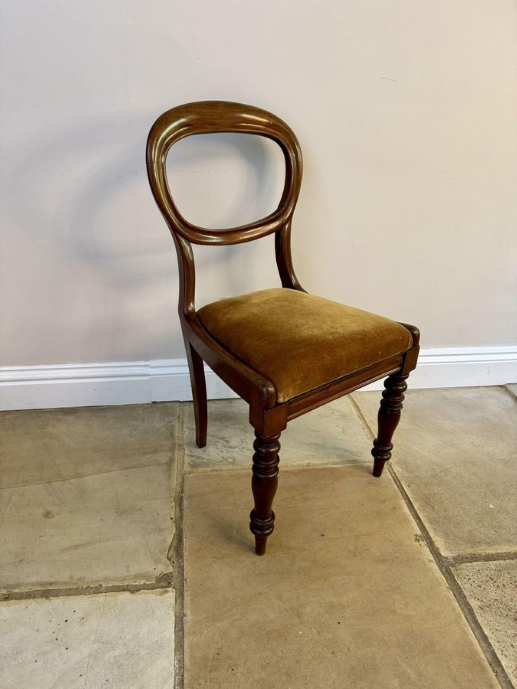 19th Century Elegant set of four antique Victorian quality mahogany dining chairs For Sale