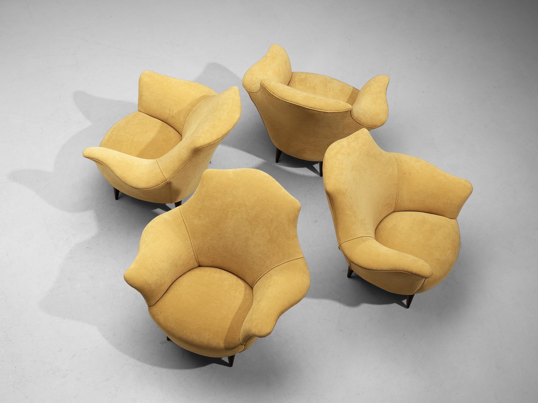 Mid-Century Modern Elegant Set of Four Lounge Chairs in Yellow Velvet and Ash For Sale