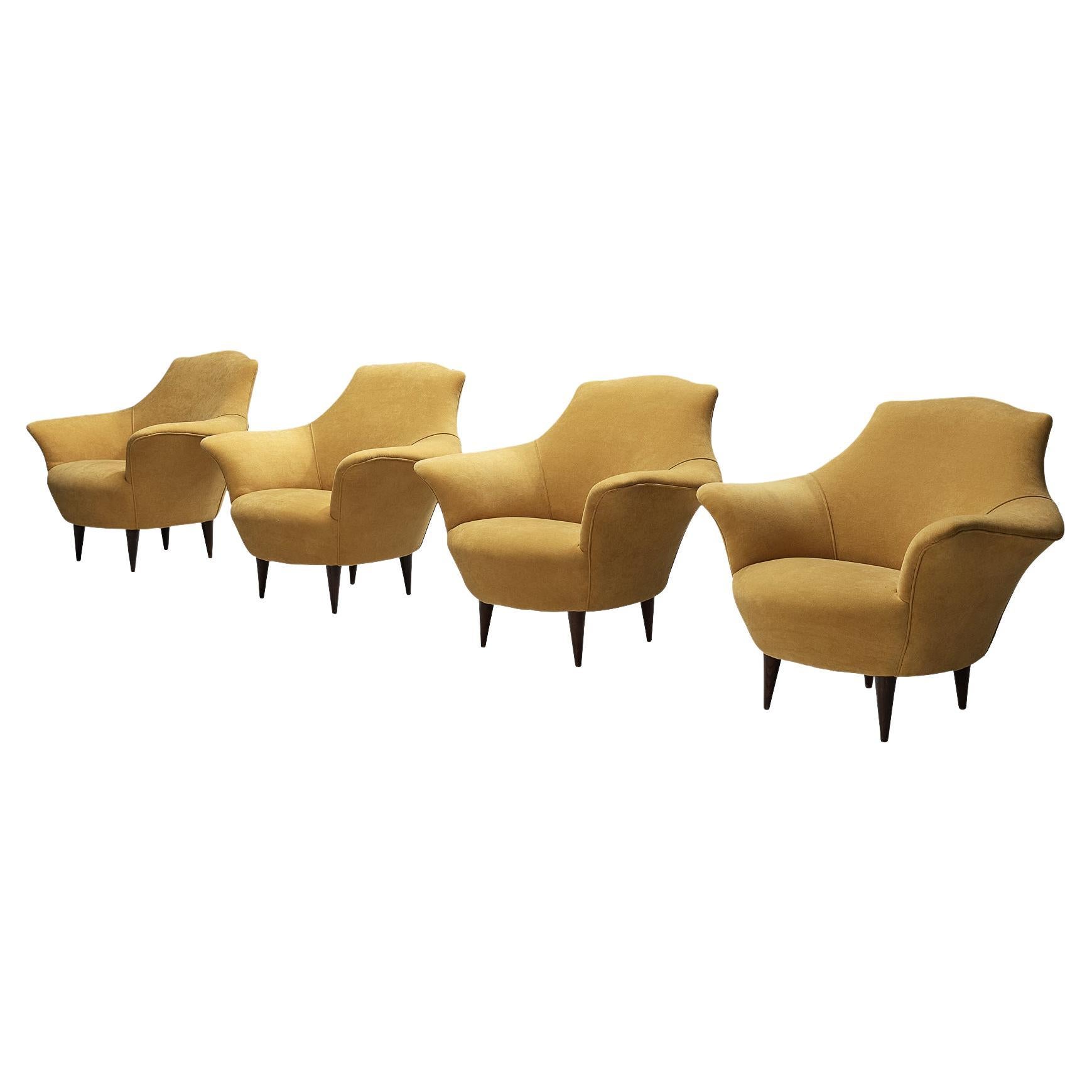 Elegant SOHO Lounge Chair in Velvet and Gold, 21st Century For Sale at