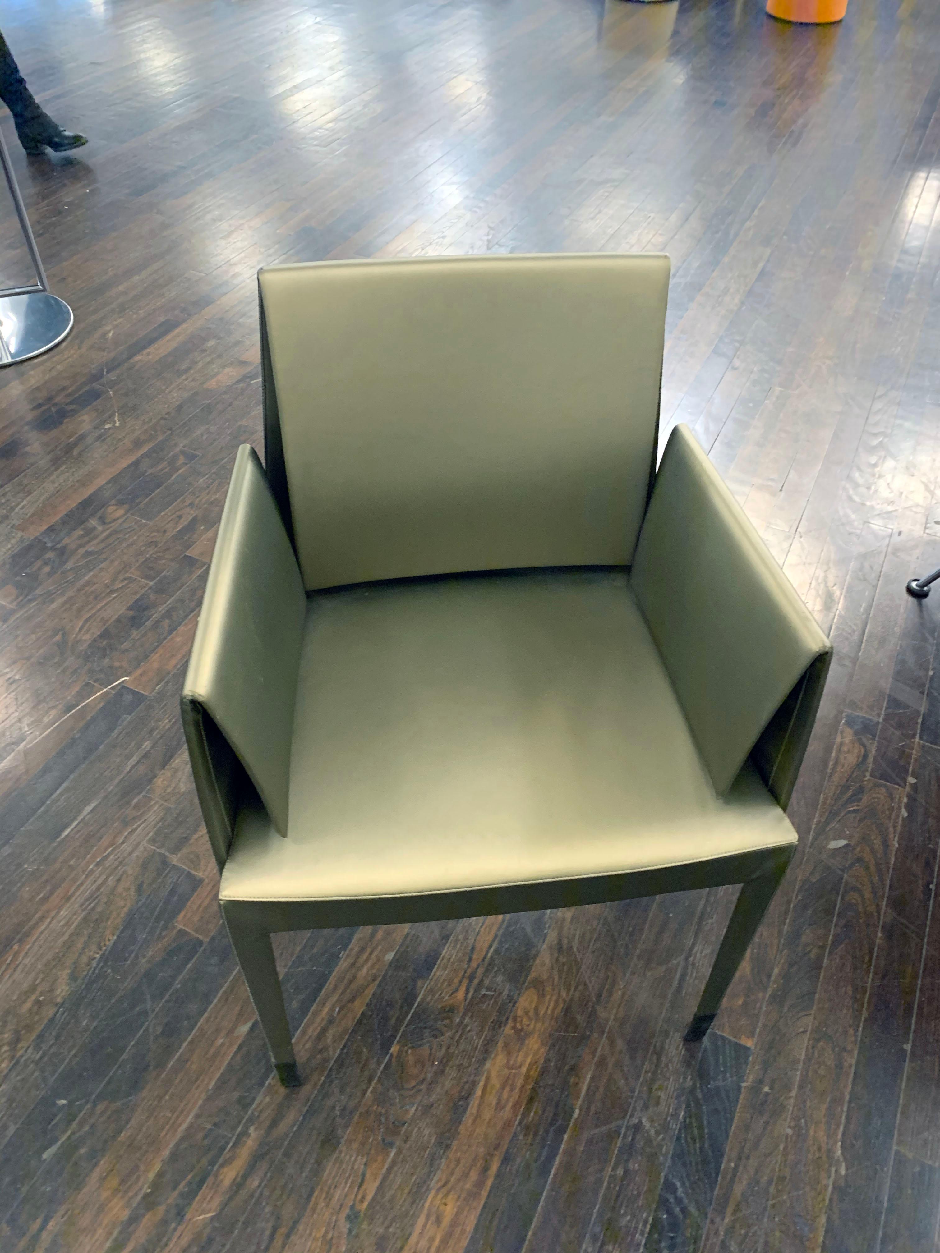 Cerruti Baleri, Mari chairs
(2) Side
(2) Arm
Chair: 45 x 52, h 81
Armchair: 56 x 53, H 81
This “supersleek” creation seemingly made out of air and a clever idea is surprisingly comfortable.