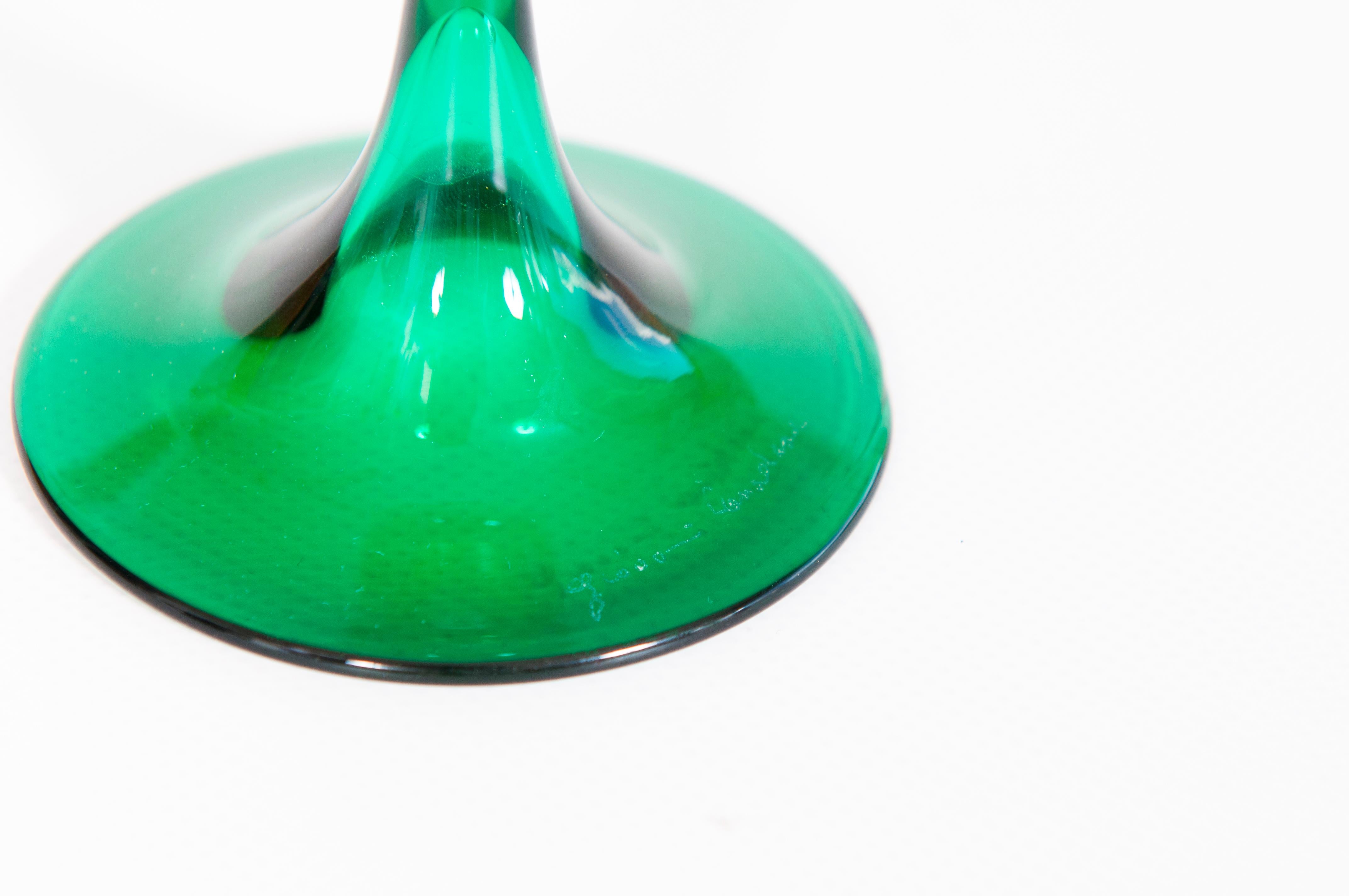 Elegant ensemble de six gobelets en verre de Murano vert émeraude et or, Giovanni Dalla Fina en vente 2