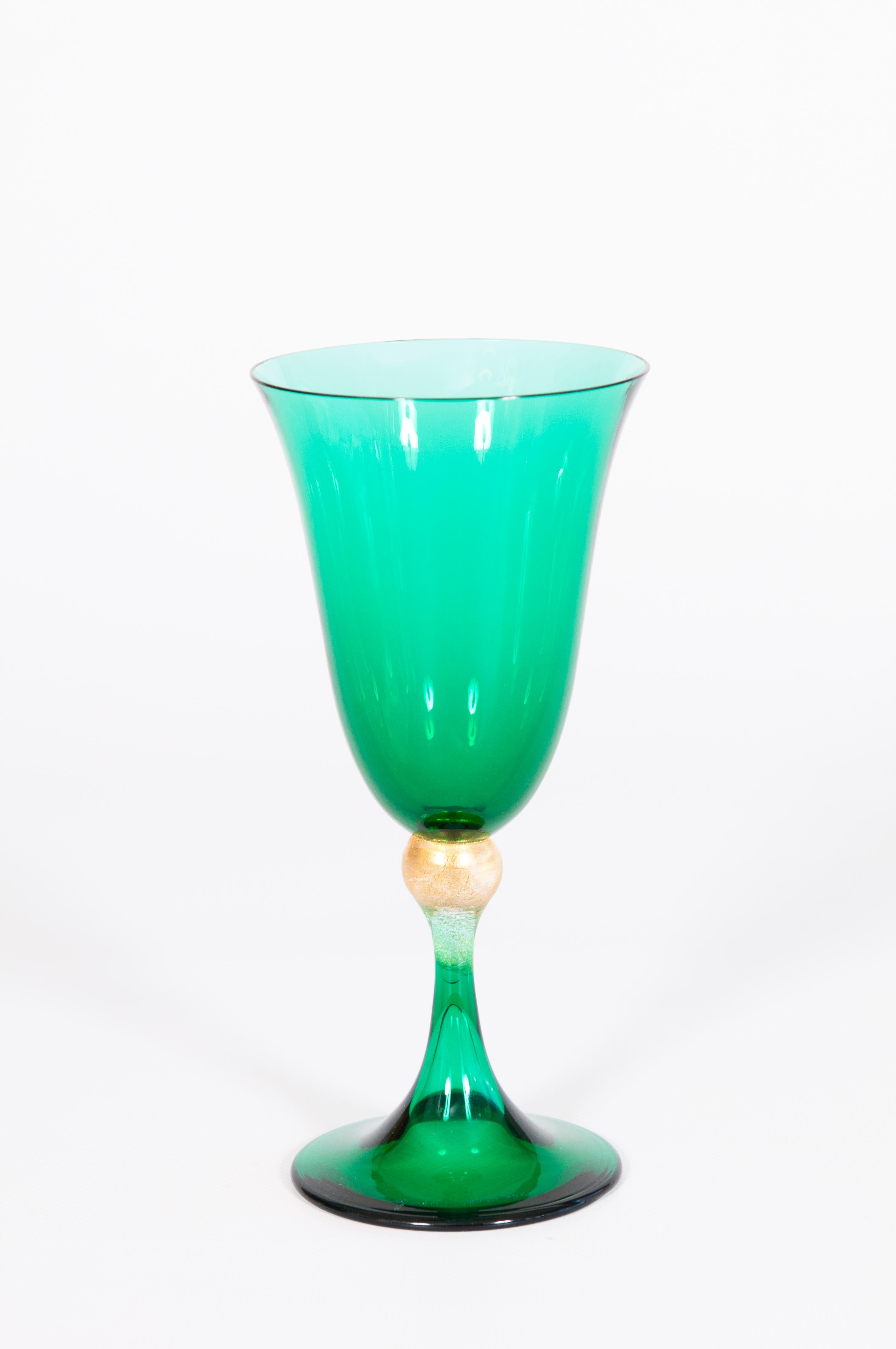 Elegant ensemble de six gobelets en verre de Murano vert émeraude et or, Giovanni Dalla Fina en vente 10