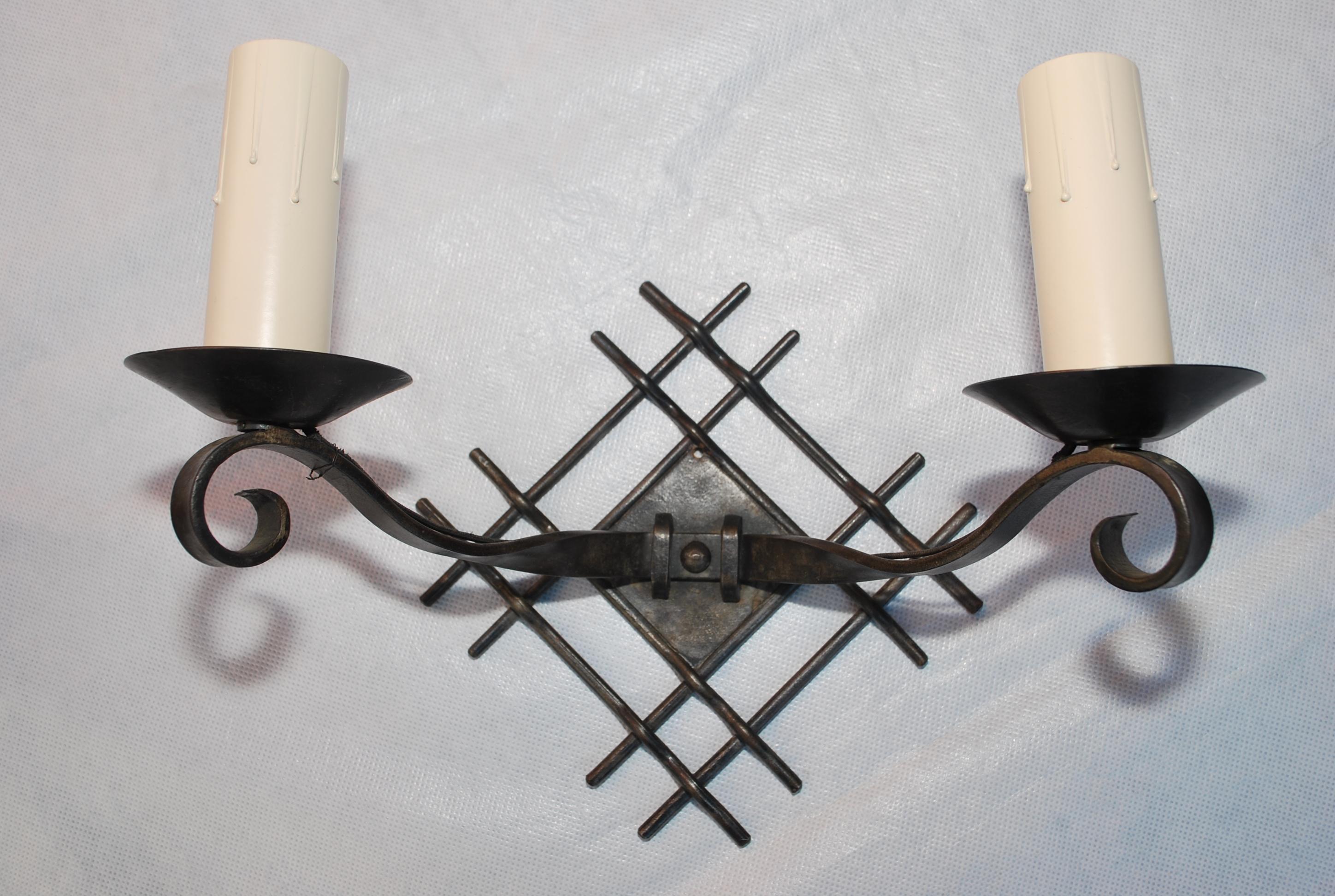 Elegant Set of Six French 1930's Wrought Iron Sconces In Good Condition For Sale In Los Angeles, CA