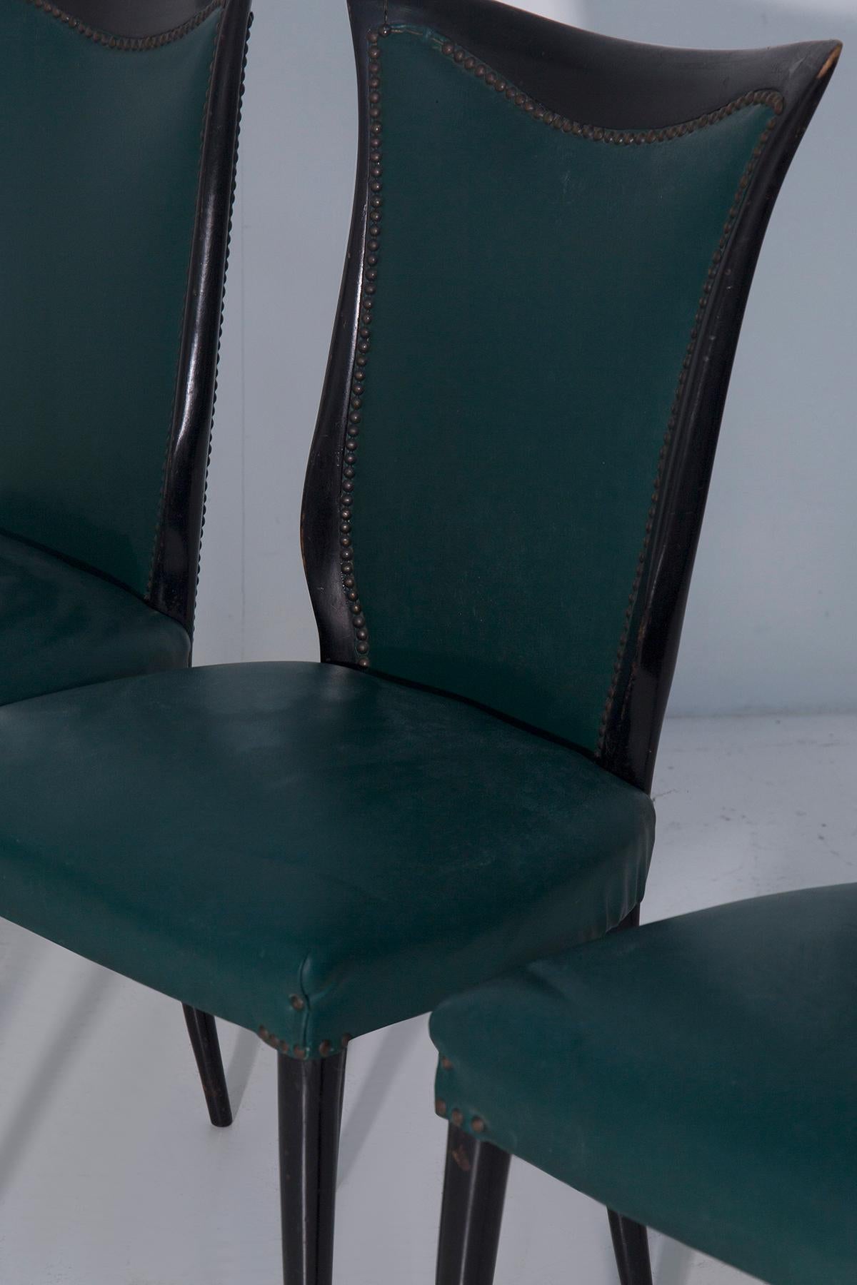 Elegant set of six Italian-made chairs in green leather in vendita 4