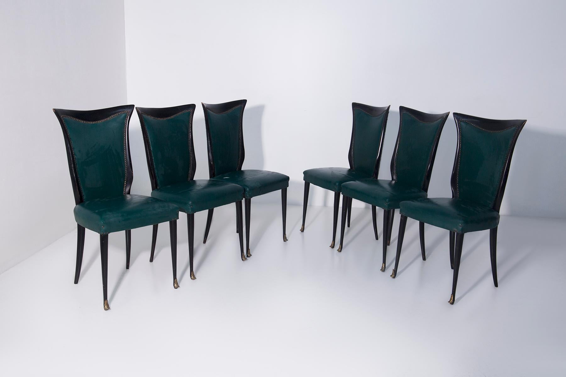 Elegant set of six Italian-made chairs in green leather In condizioni buone in vendita a Milano, IT