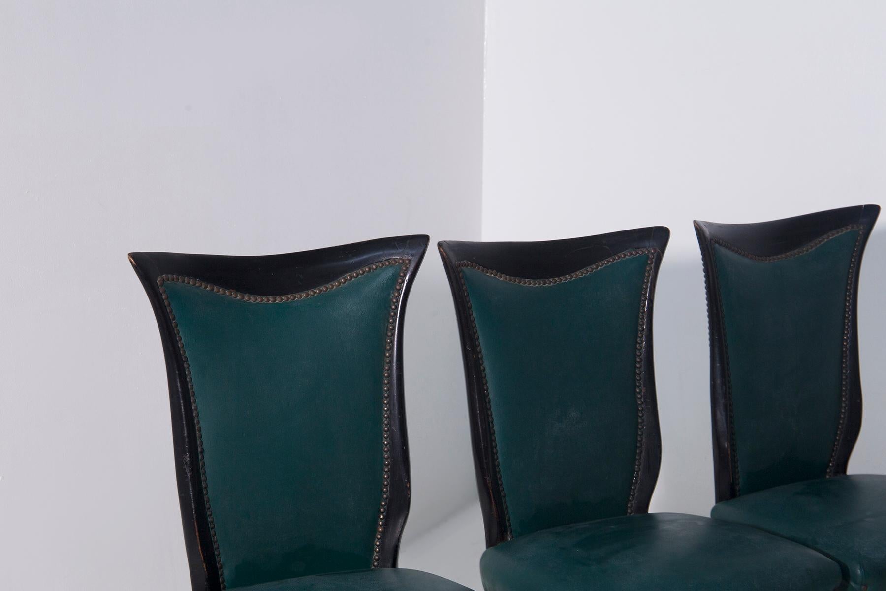 Mid-20th Century Elegant set of six Italian-made chairs in green leather in vendita