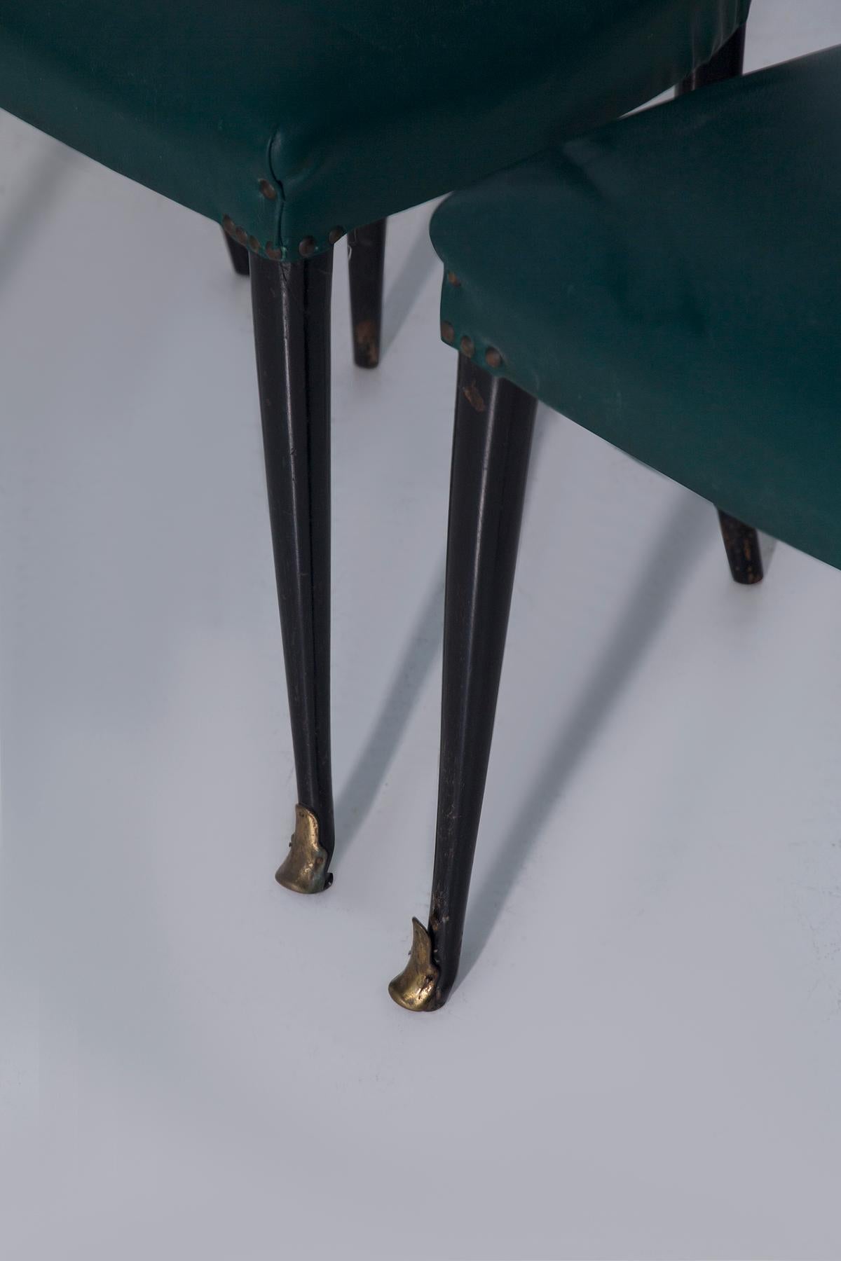 Elegant set of six Italian-made chairs in green leather in vendita 1