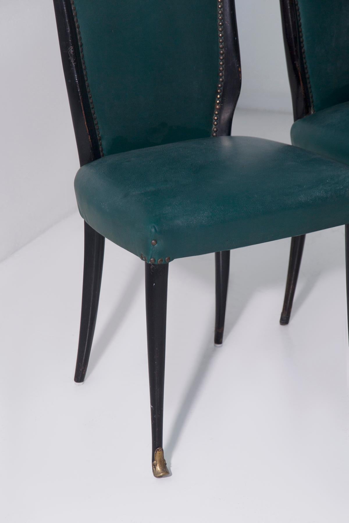 Elegant set of six Italian-made chairs in green leather in vendita 3