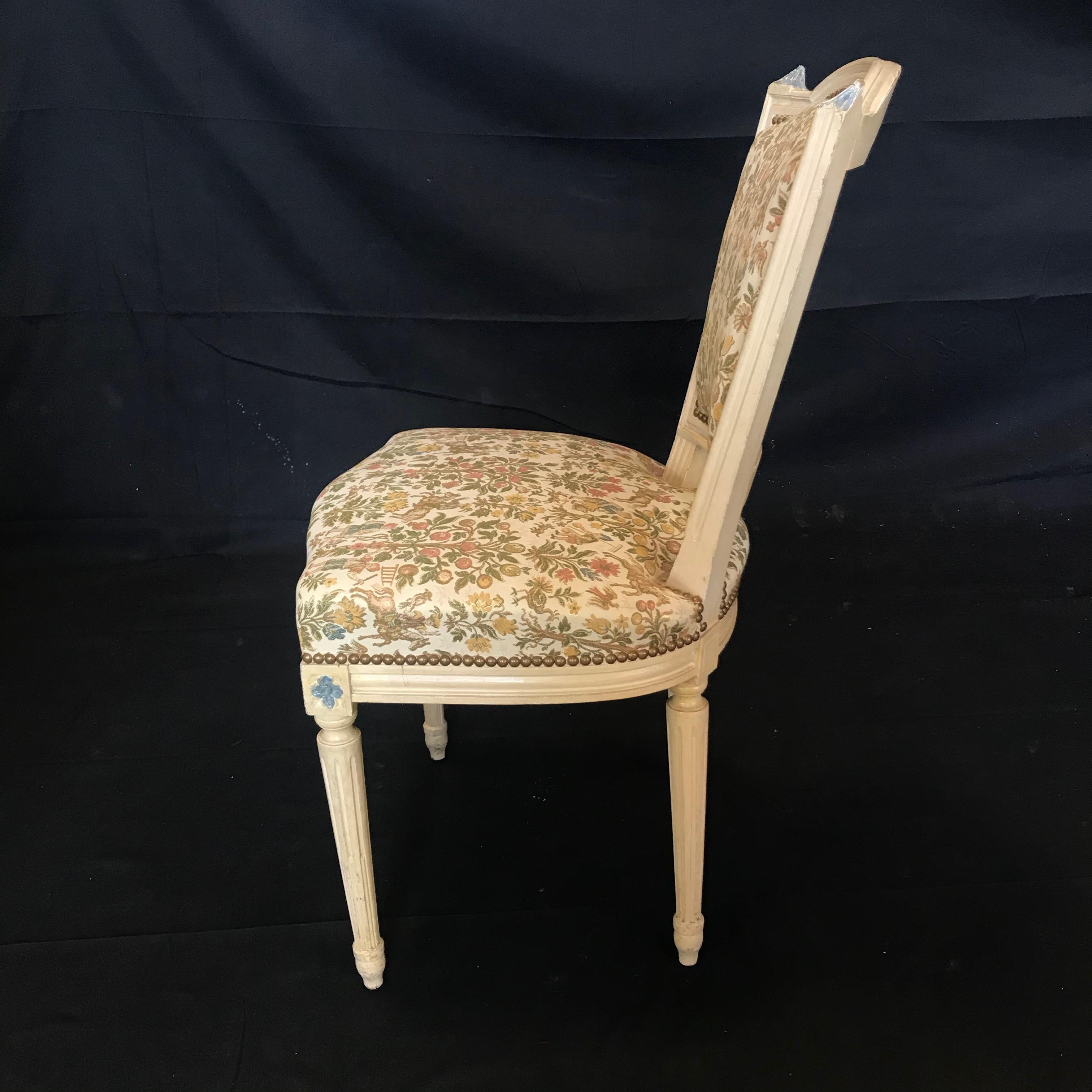 Elegant Set of Six Louis XVI Dining Chairs with Exquisite Tapestry In Good Condition In Hopewell, NJ