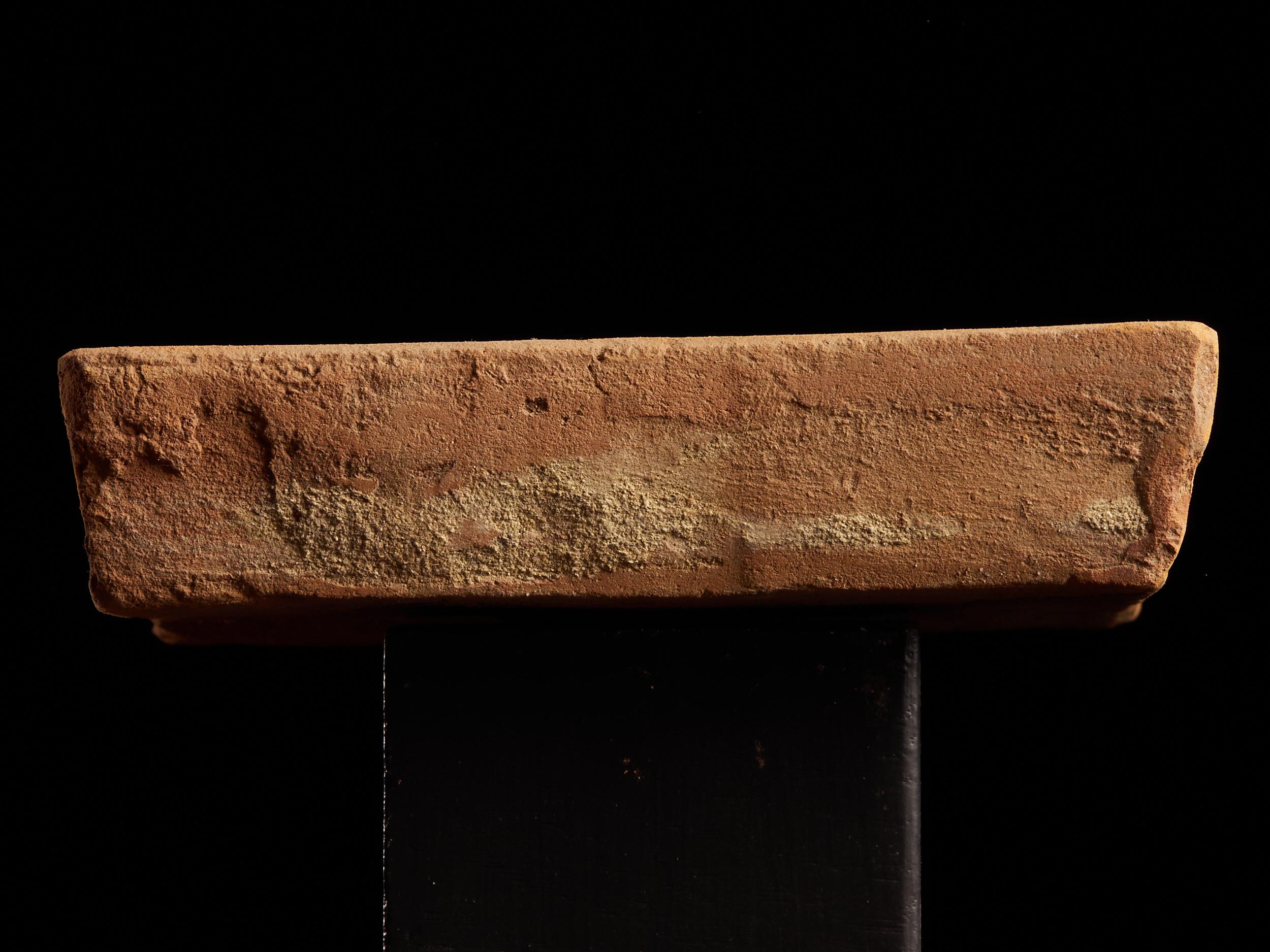 Elegantes Set von Kacheln mit geheimnisvollem geflügeltem Kreationsrelief im Angebot 6