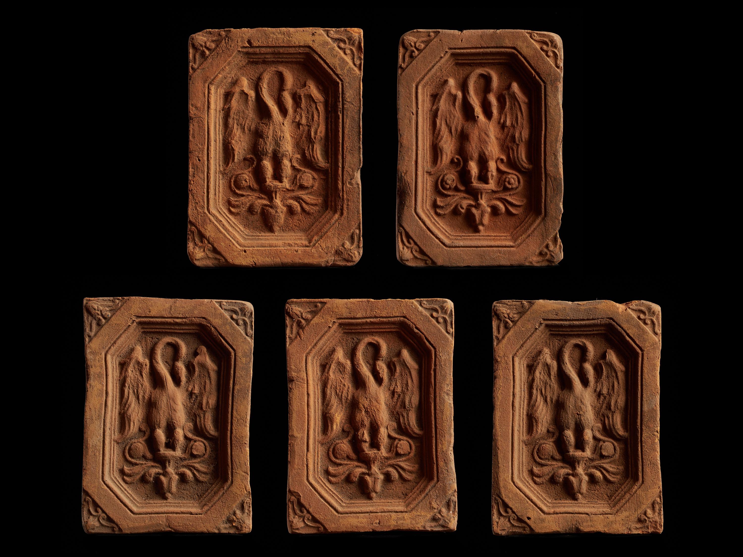 Made of earthenware, this set of tiles (5) depicts a beautiful but mysterious winged creature. Chimera, like and placed on a pedestal, this creature shows delicate features and has quite an unusual shape. A remarkable work of art, and poetry.