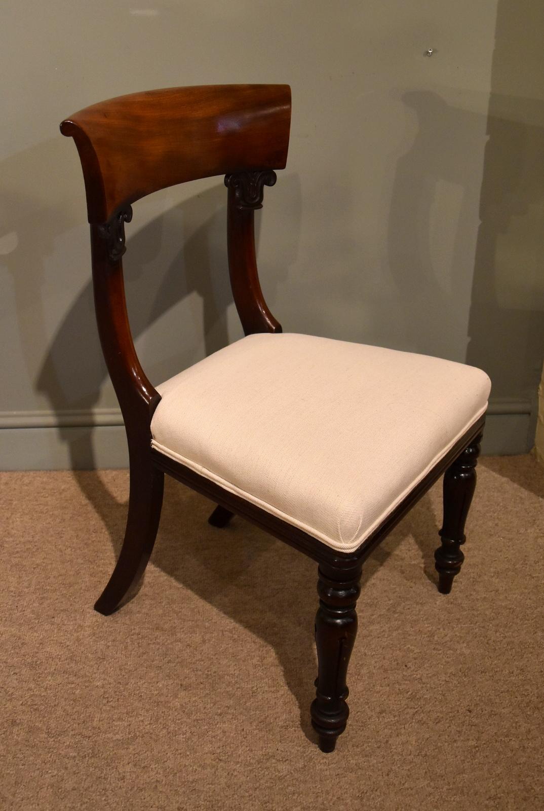 An elegant set of William IV mahogany dining chairs which are two sets of six. Harlequin set.

Dimensions Single chair
Height 33.5
