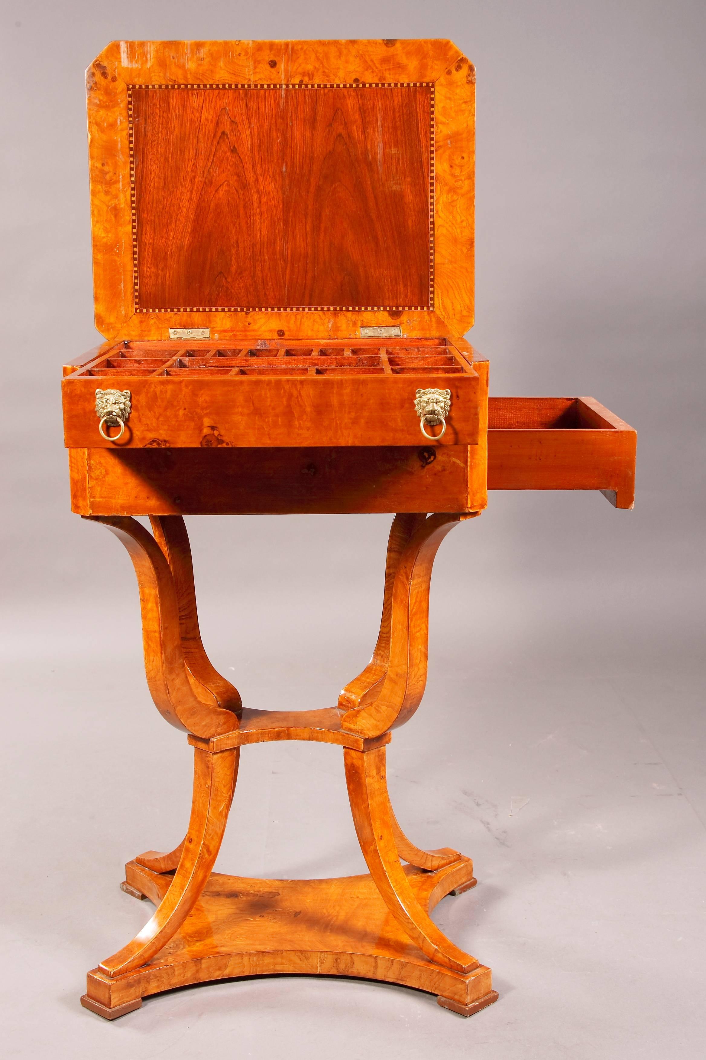 Veneer Elegant Sewing Table in antique Biedermeier Style Maple veneer For Sale