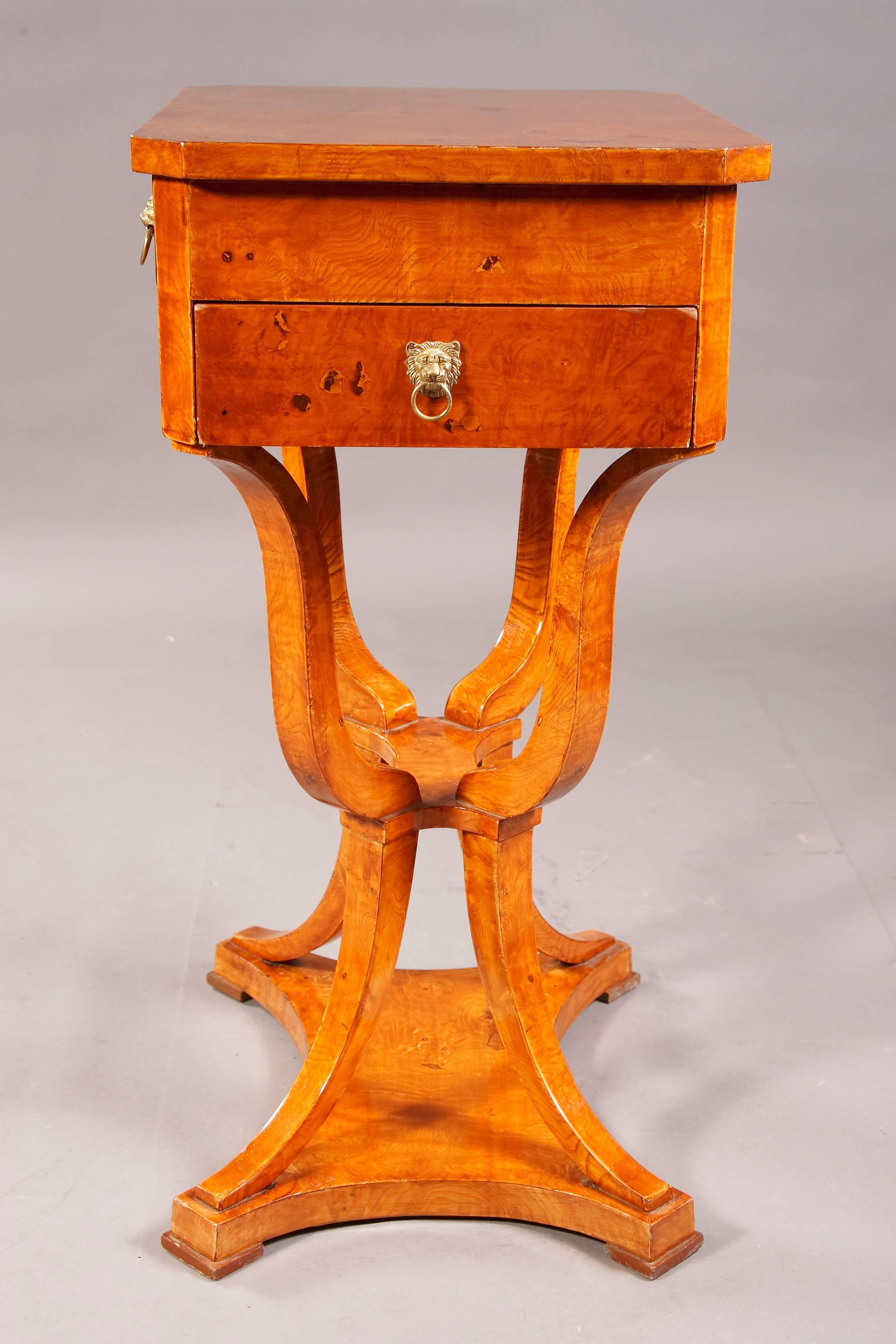 20th Century Elegant Sewing Table in antique Biedermeier Style maple veneer For Sale