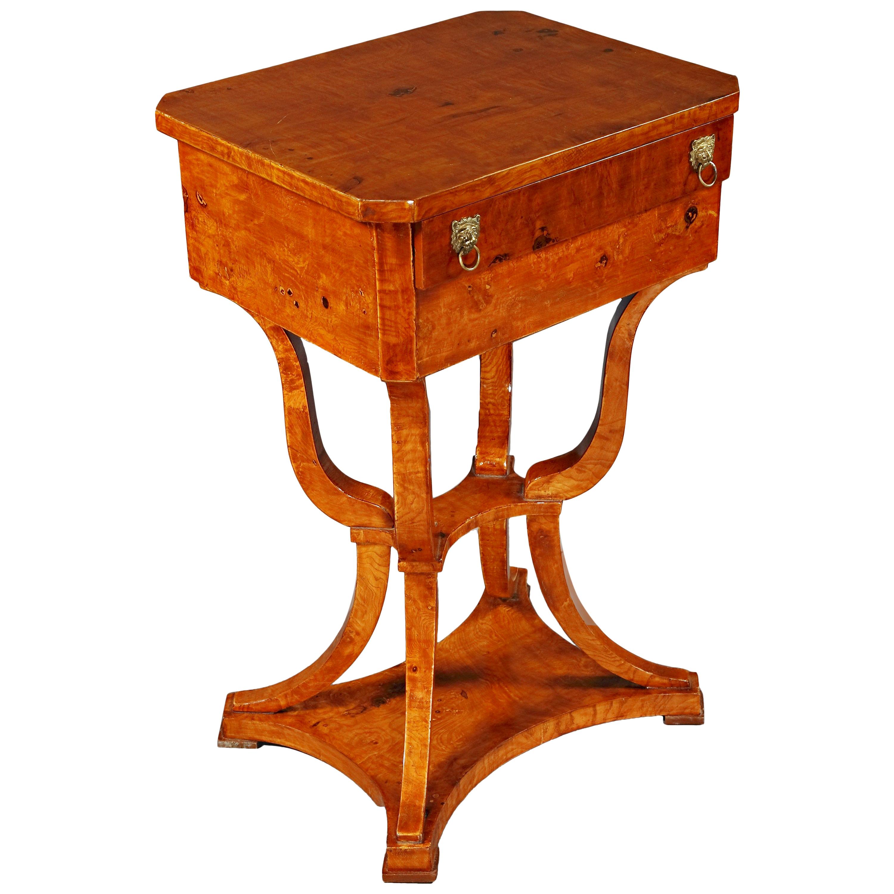 Elegant Sewing Table in antique Biedermeier Style Maple veneer